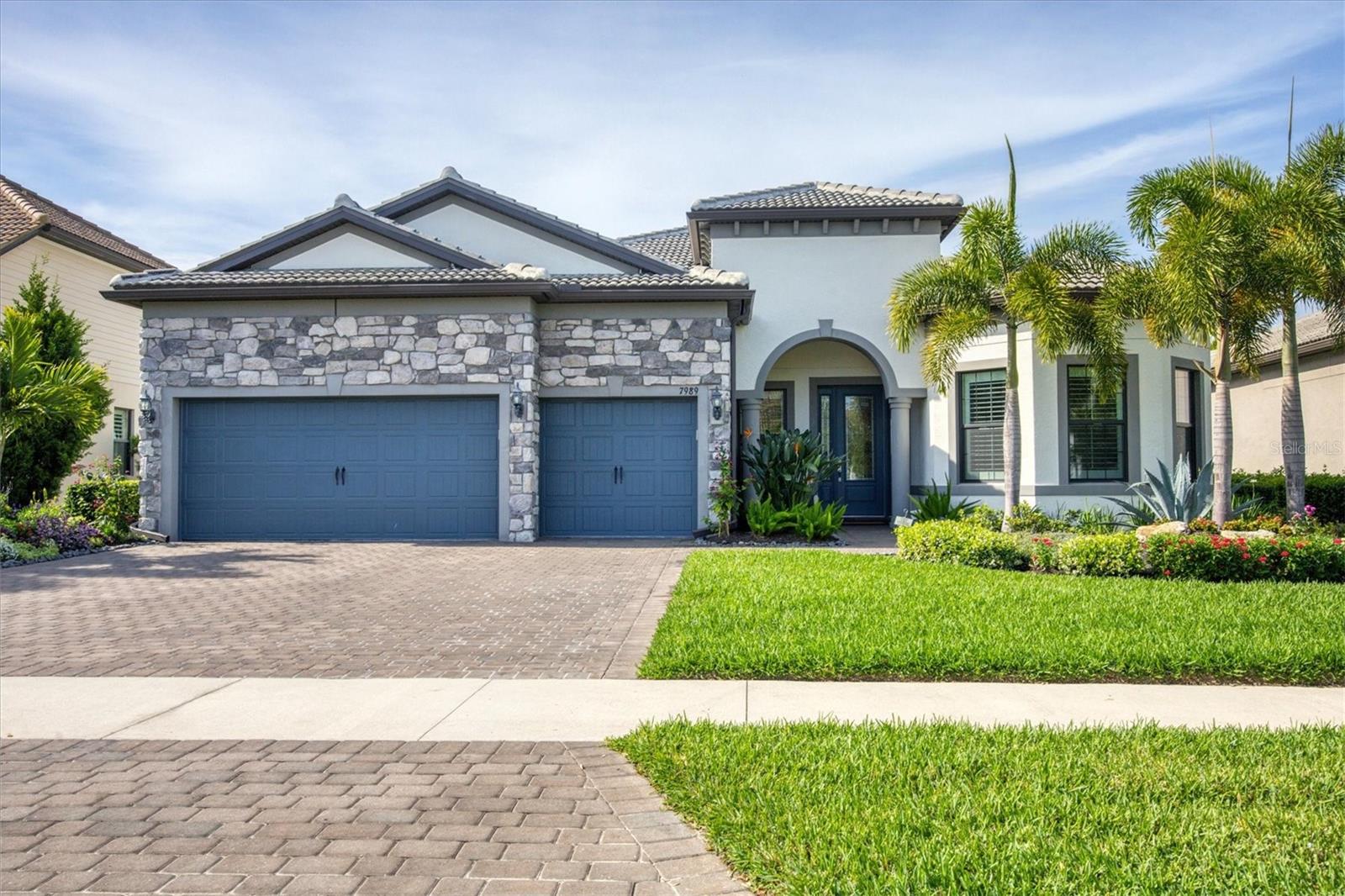 7989 GRANDE SHORES DR