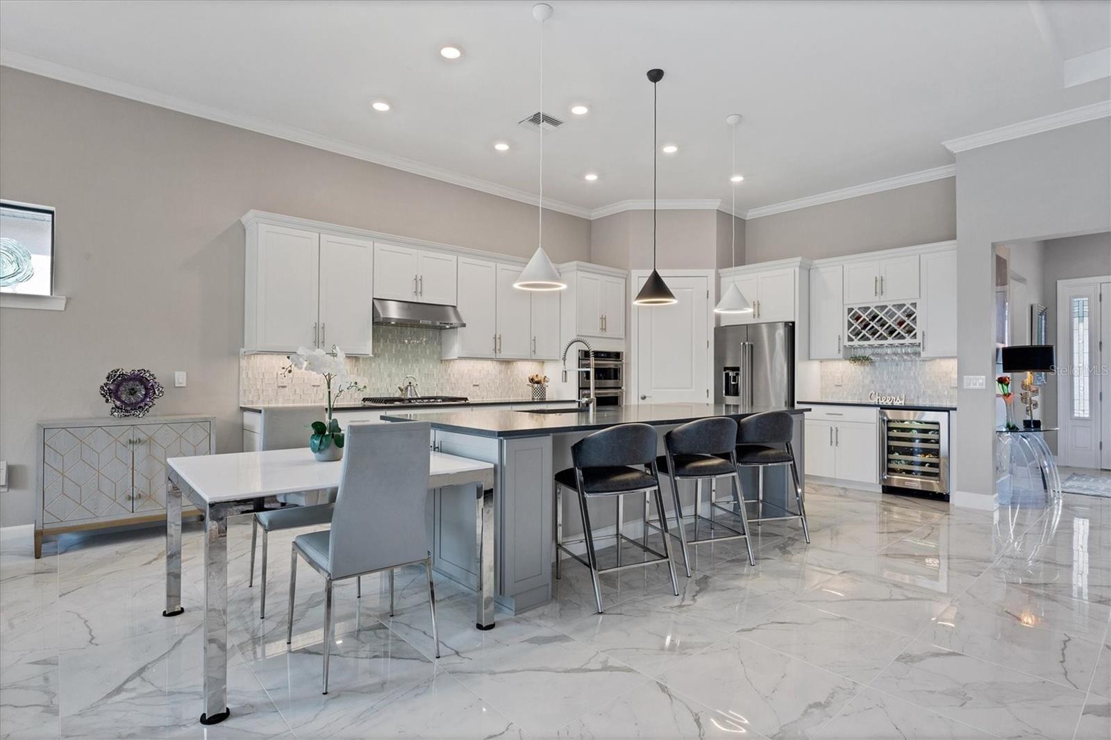 7989 GRANDE SHORES DR