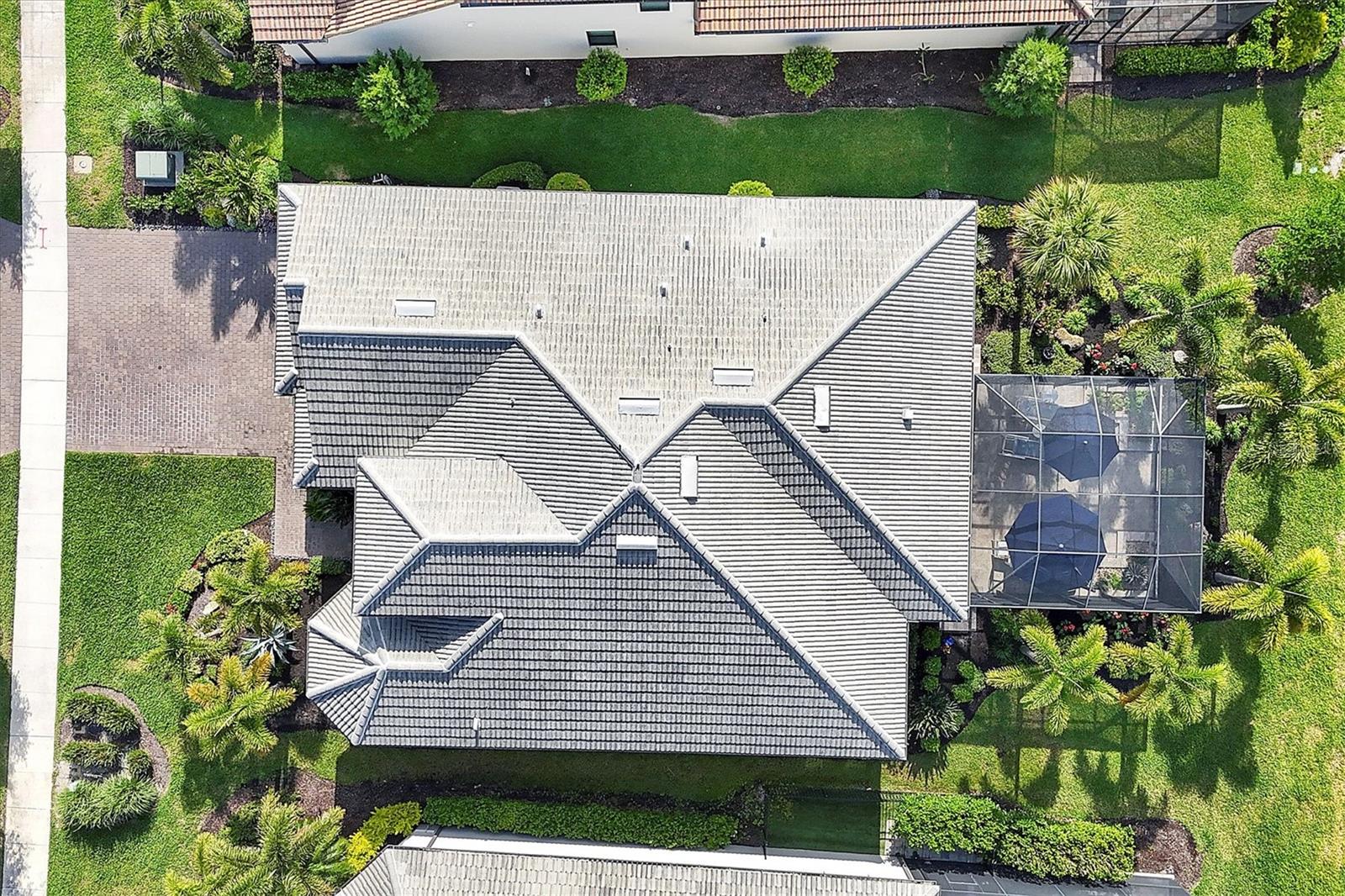 7989 GRANDE SHORES DR