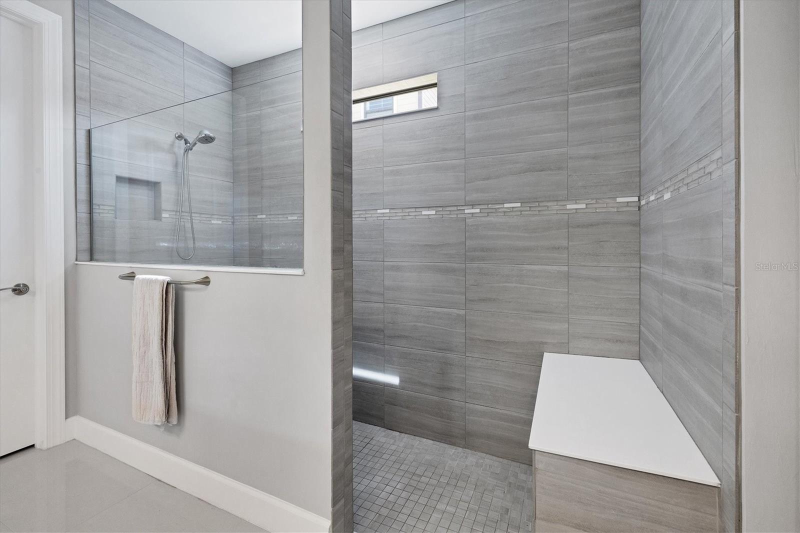 7989 GRANDE SHORES DR