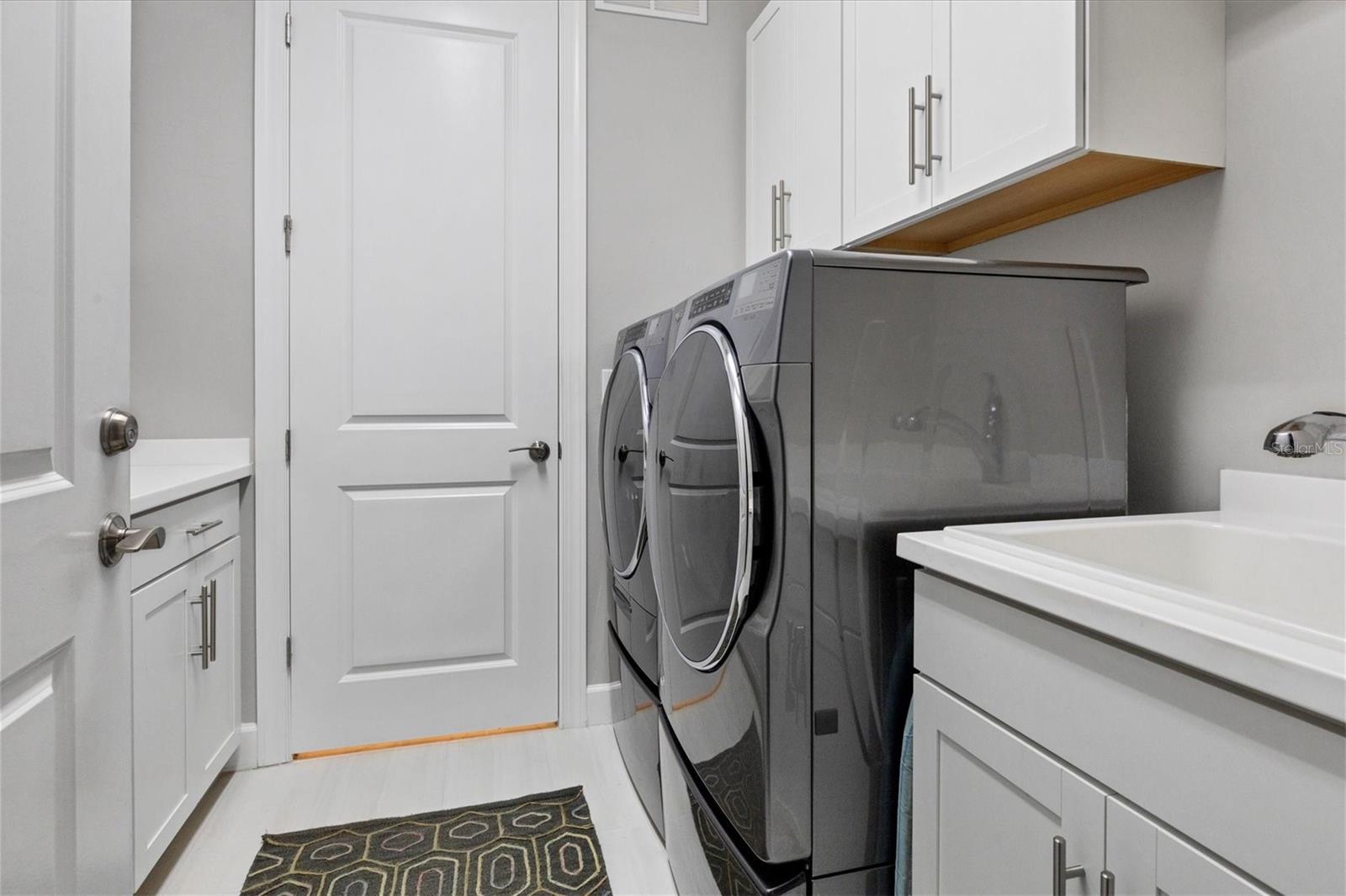 7989 GRANDE SHORES DR