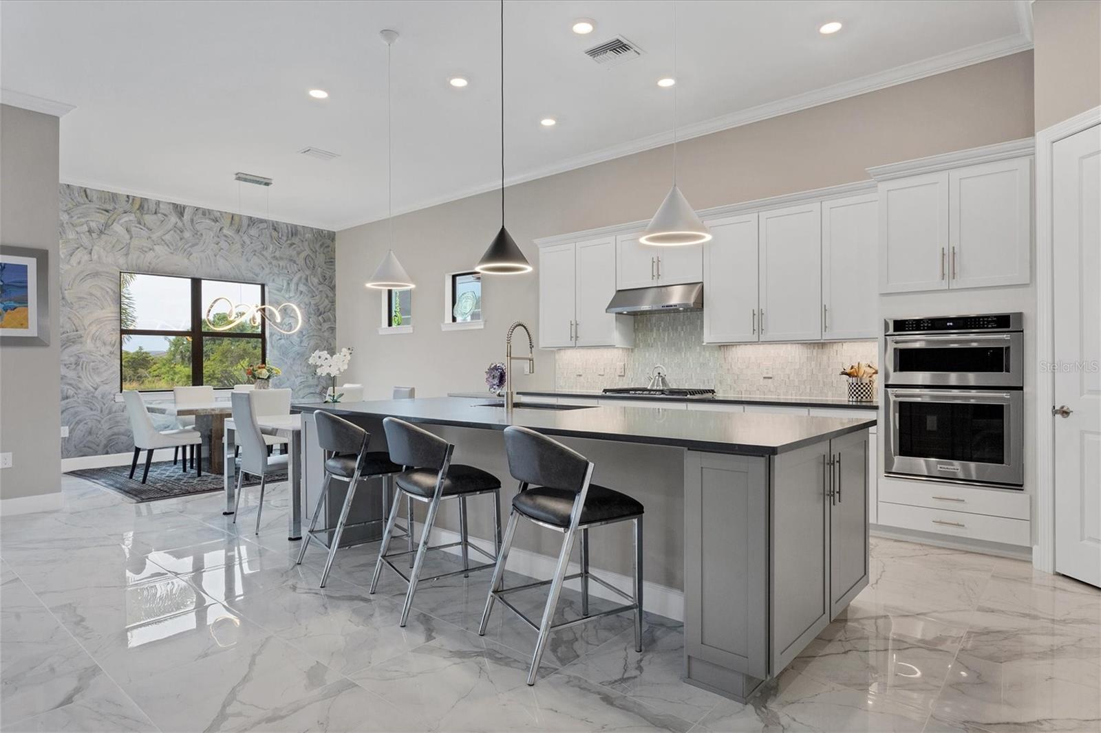 7989 GRANDE SHORES DR