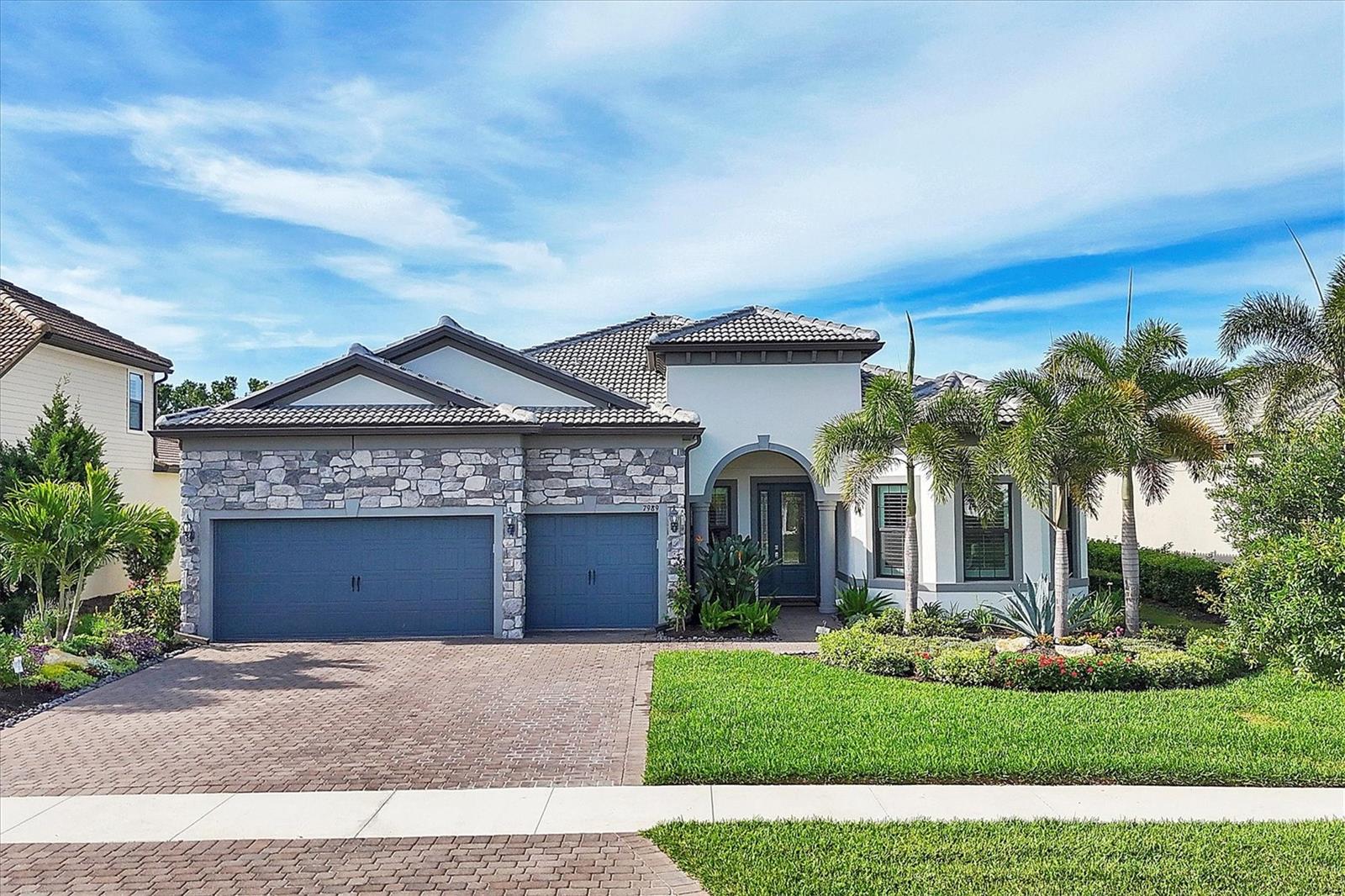 7989 GRANDE SHORES DR