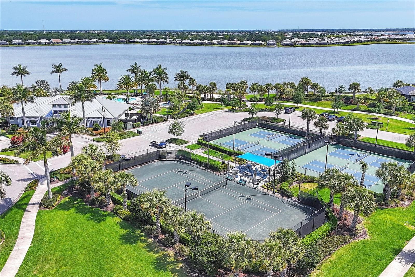 7989 GRANDE SHORES DR