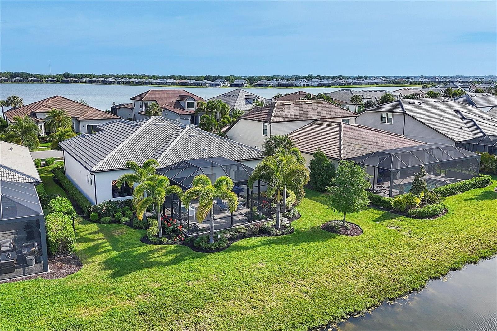 7989 GRANDE SHORES DR