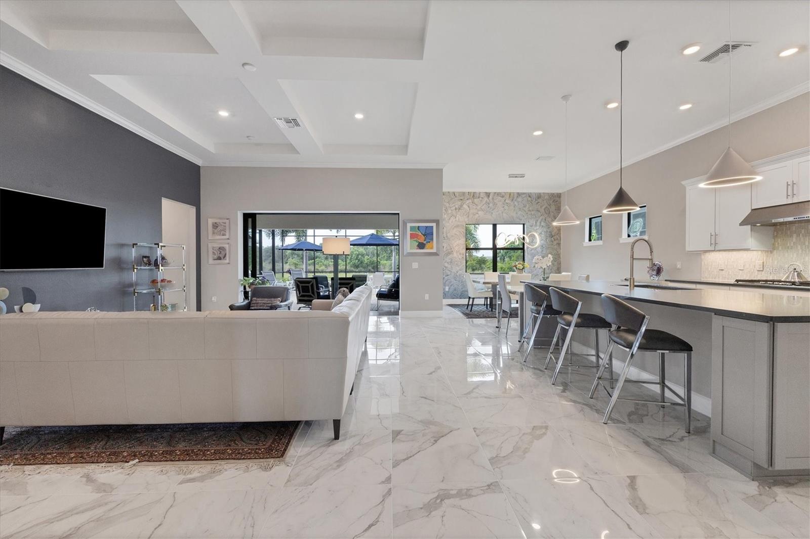 7989 GRANDE SHORES DR