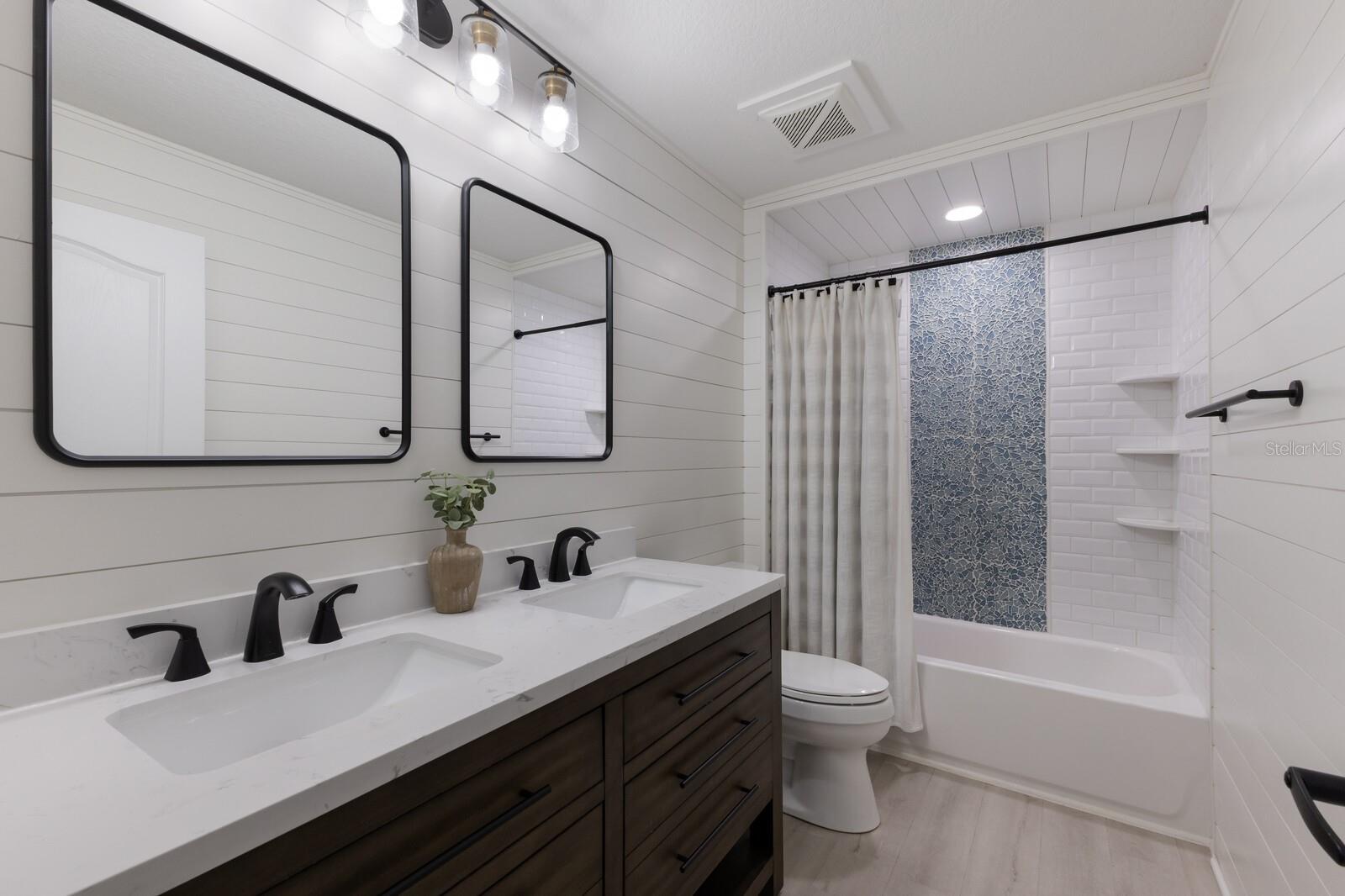 12015 FOREST PARK CIR