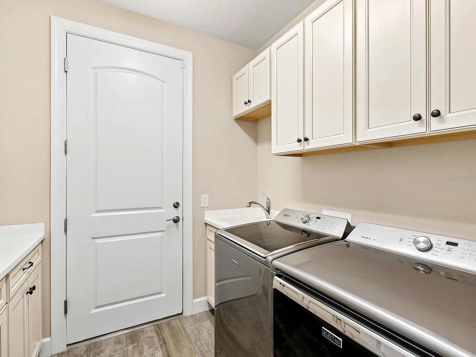 7884 GRANDE SHORES DR