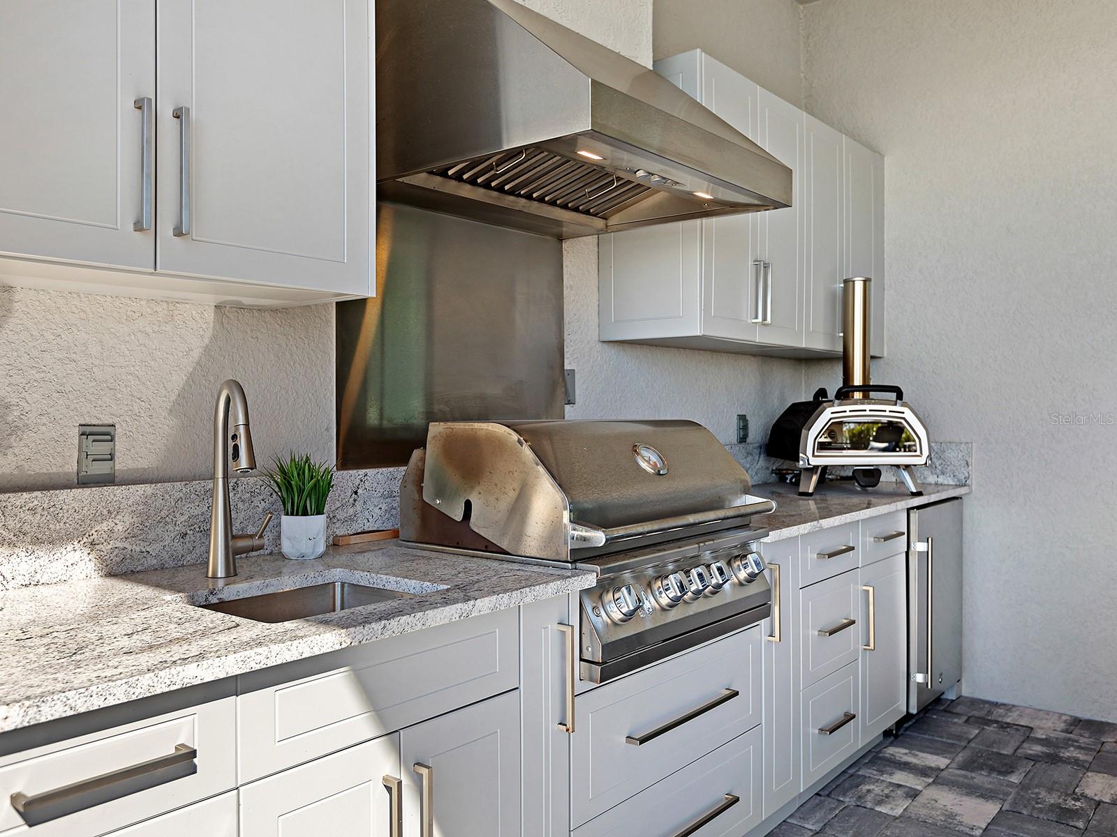 7949 SUNSET PINES DR