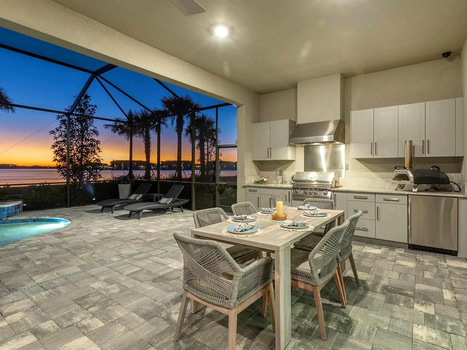 7949 SUNSET PINES DR