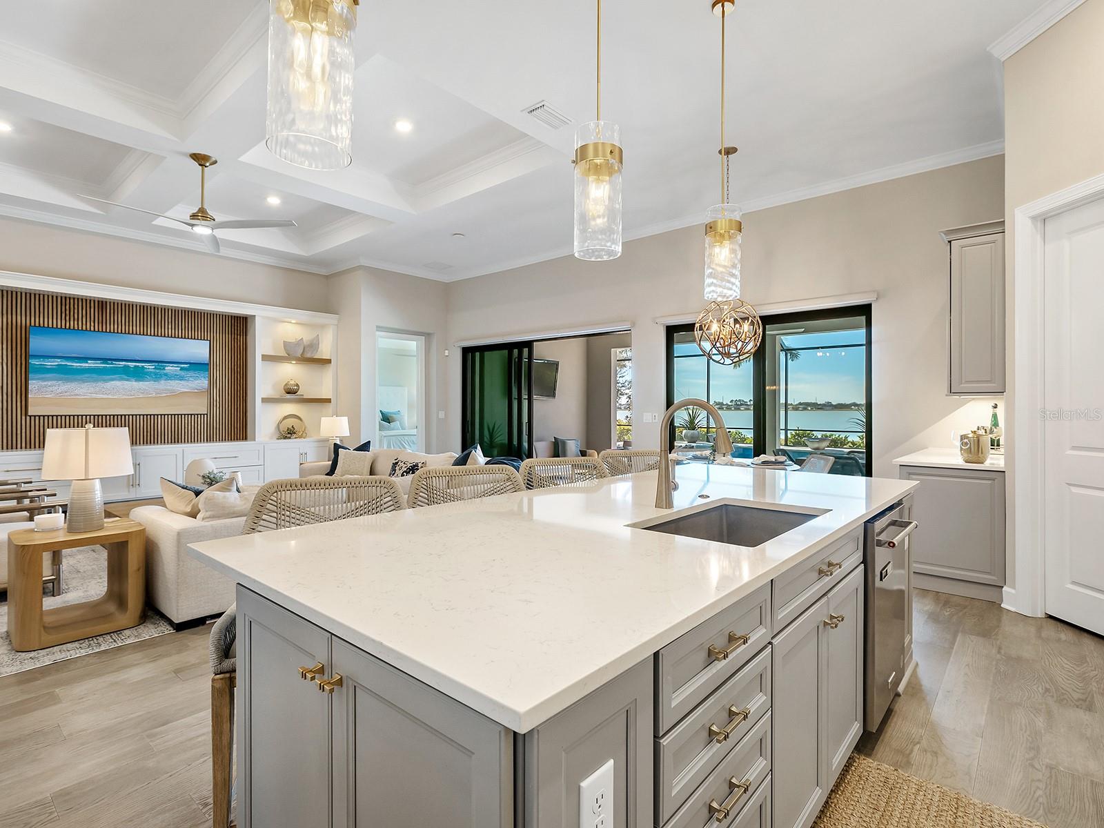 7949 SUNSET PINES DR