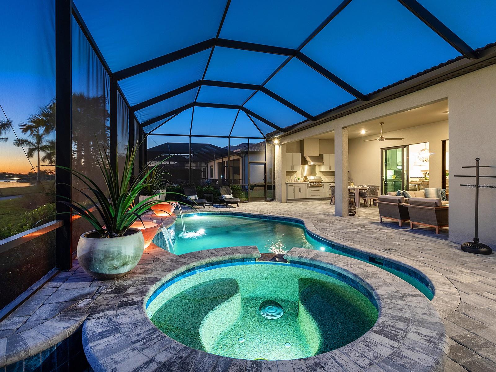 7949 SUNSET PINES DR