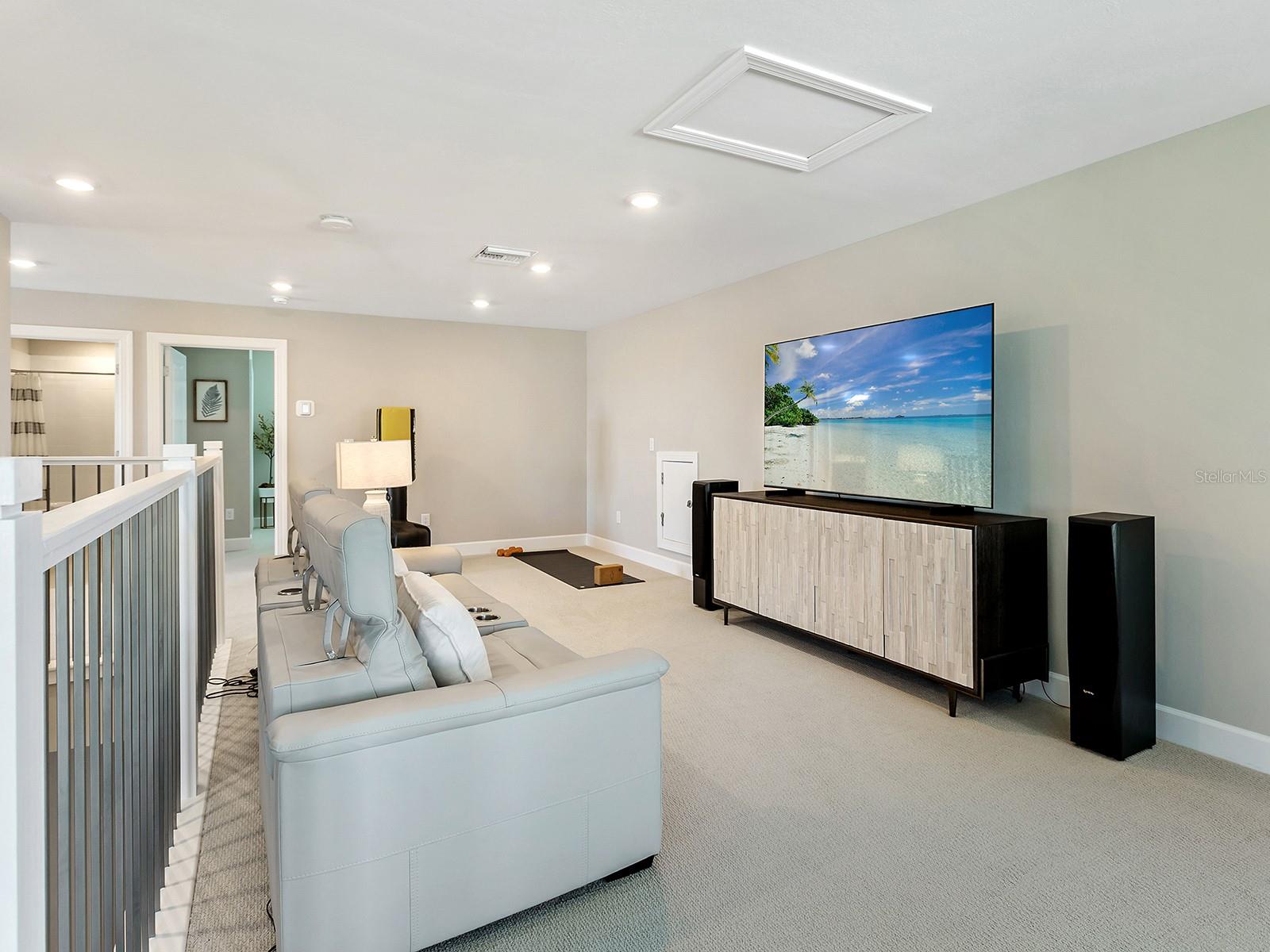 7949 SUNSET PINES DR