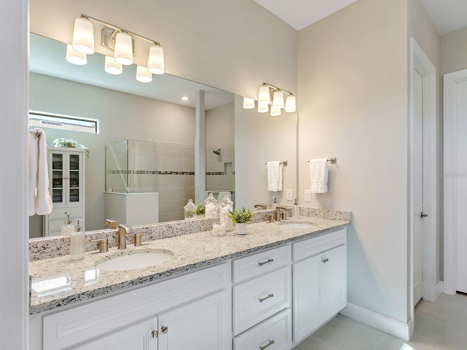 7949 SUNSET PINES DR