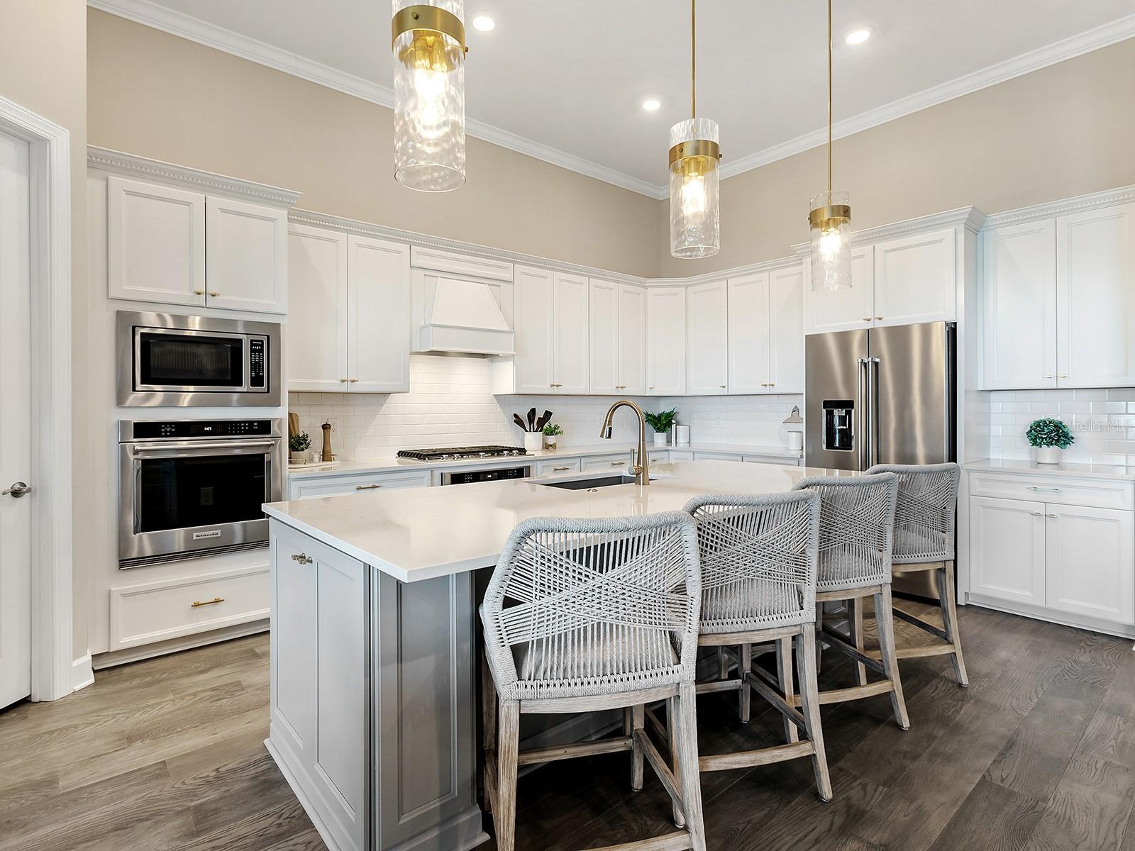 7949 SUNSET PINES DR