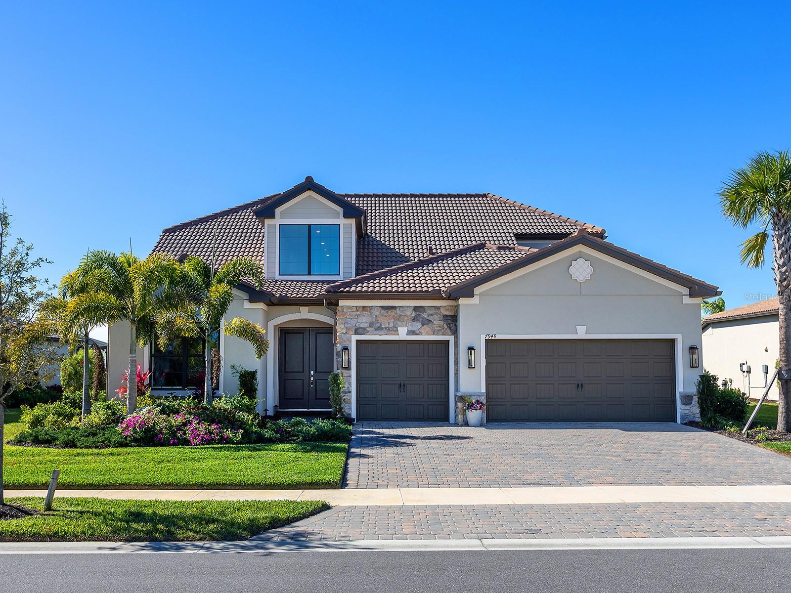 7949 SUNSET PINES DR