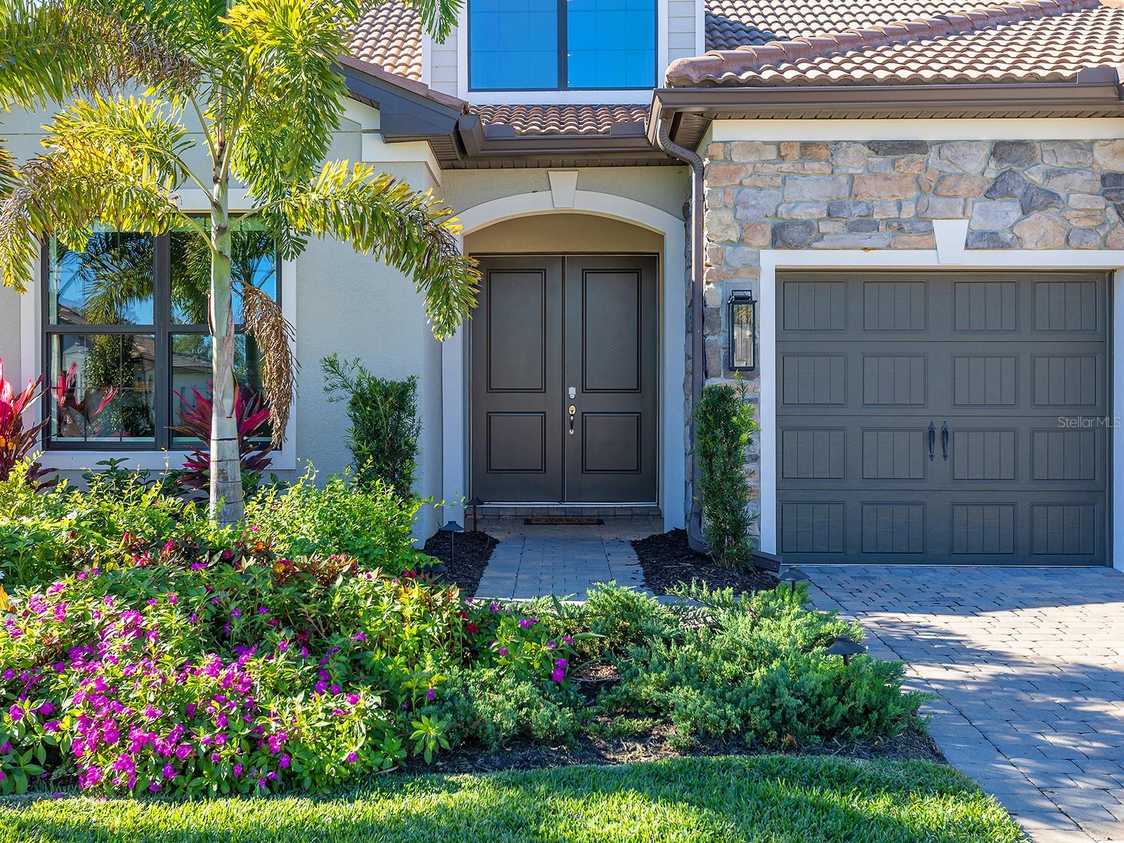 7949 SUNSET PINES DR