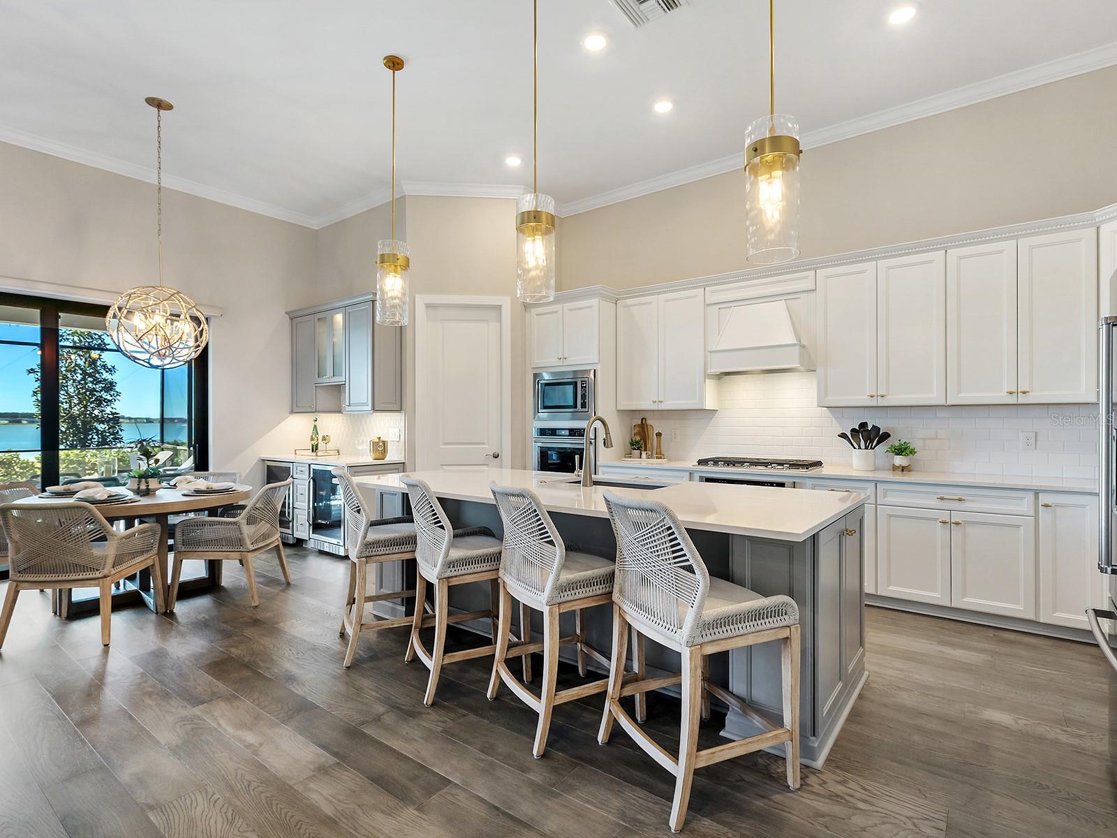 7949 SUNSET PINES DR