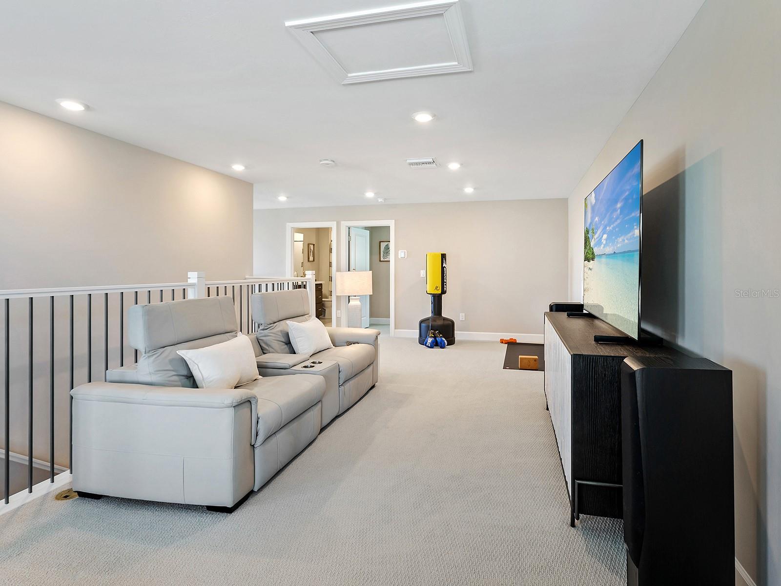 7949 SUNSET PINES DR