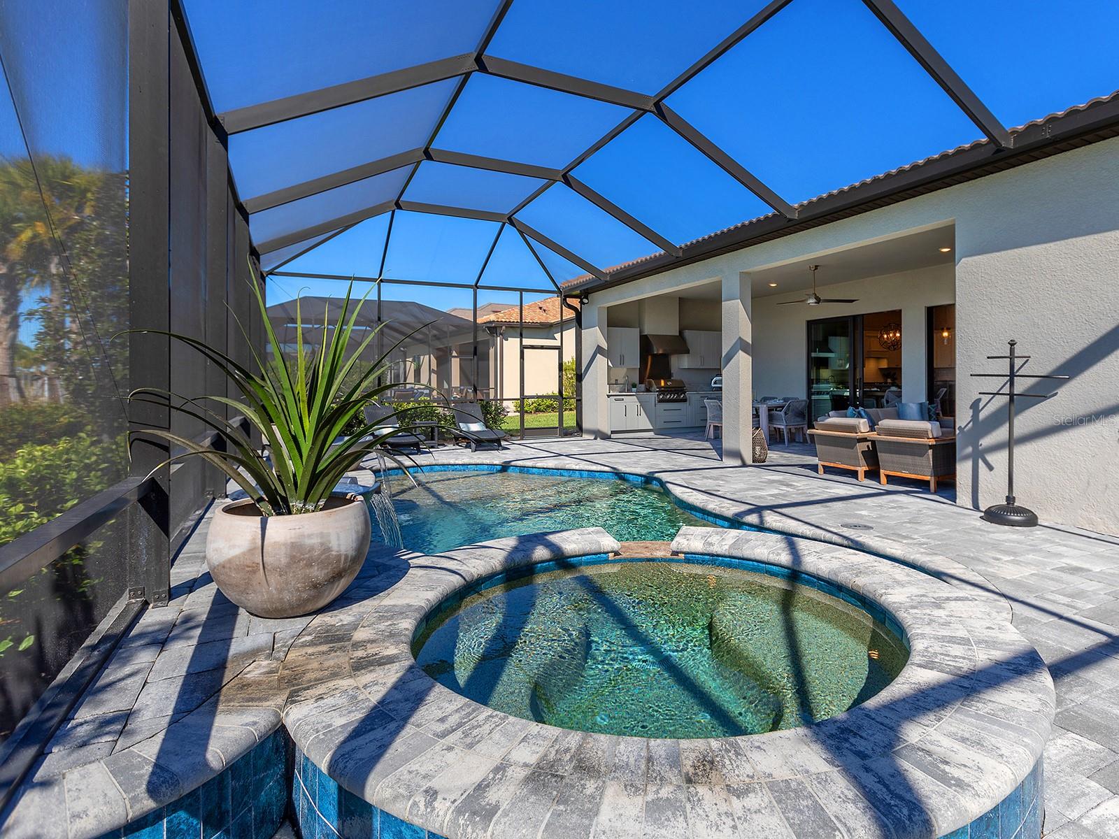 7949 SUNSET PINES DR