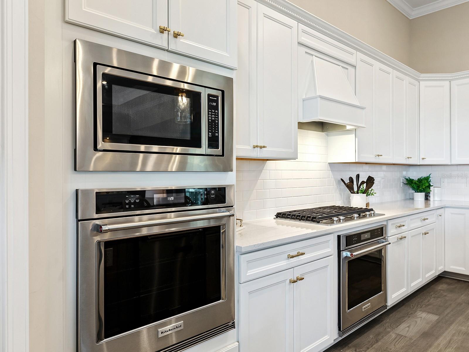 7949 SUNSET PINES DR