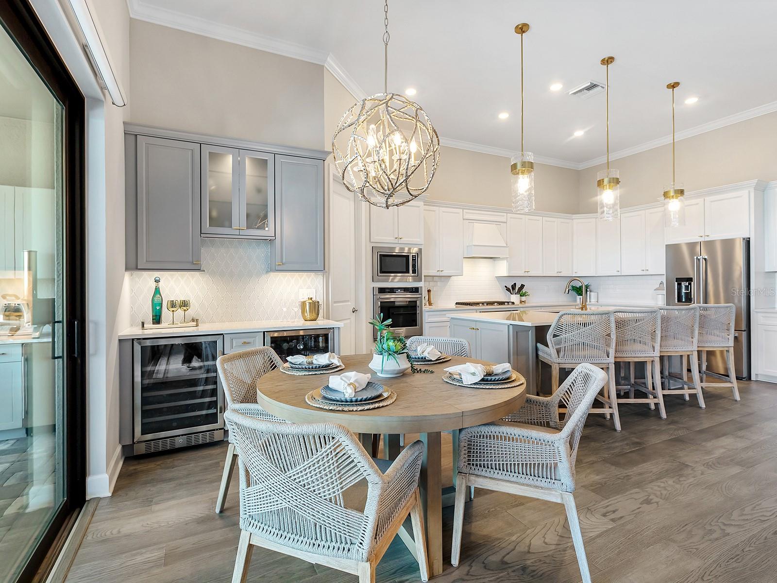 7949 SUNSET PINES DR