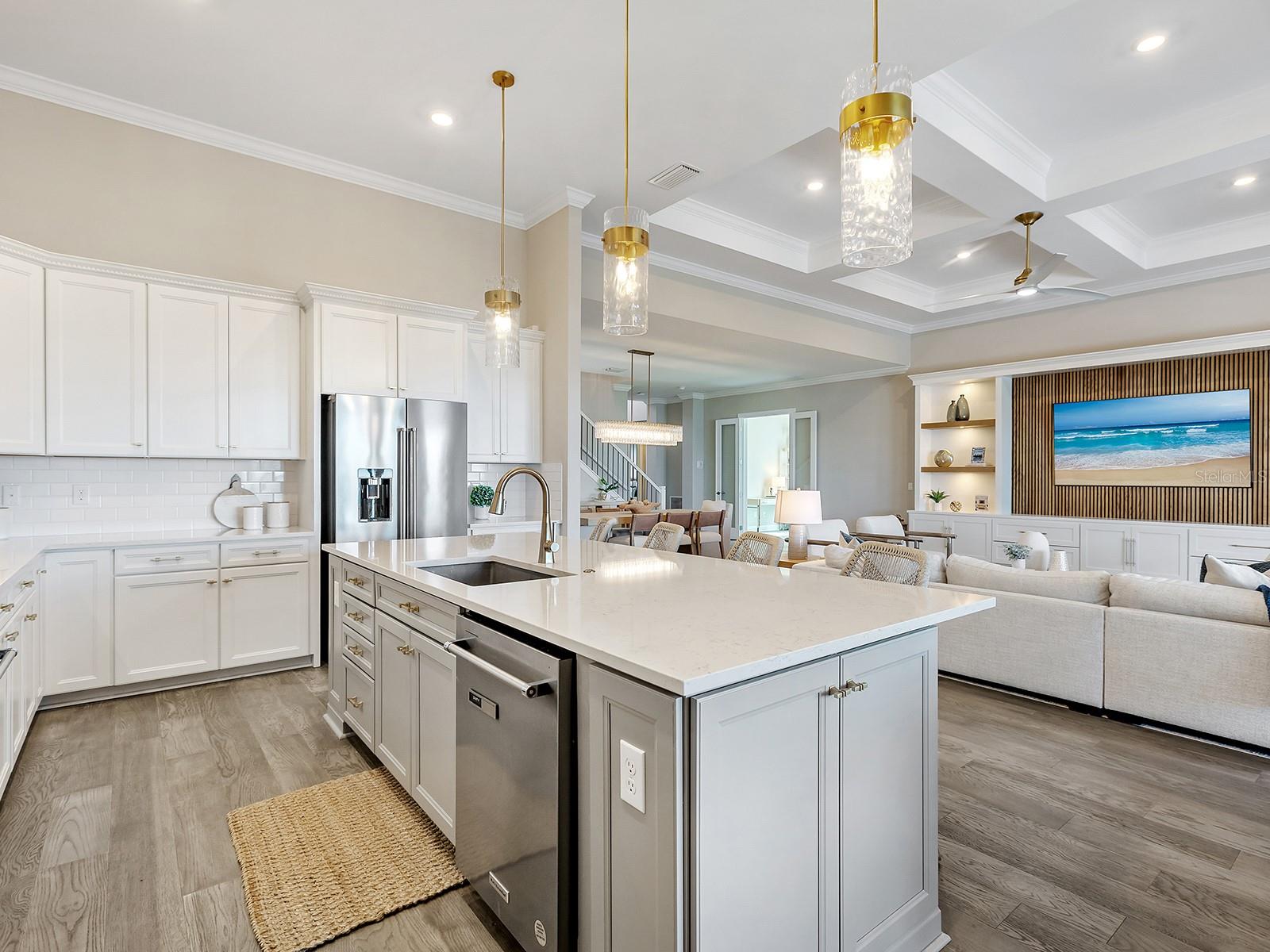 7949 SUNSET PINES DR