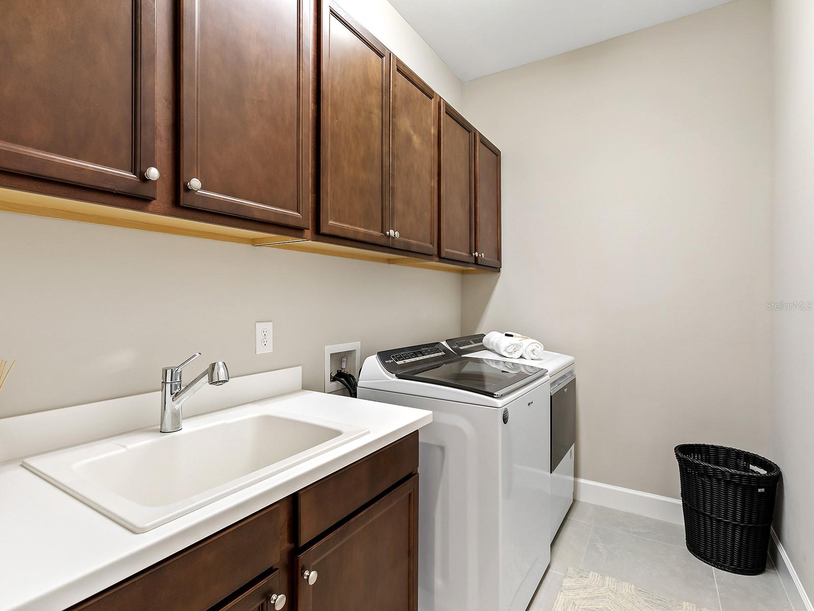 7949 SUNSET PINES DR