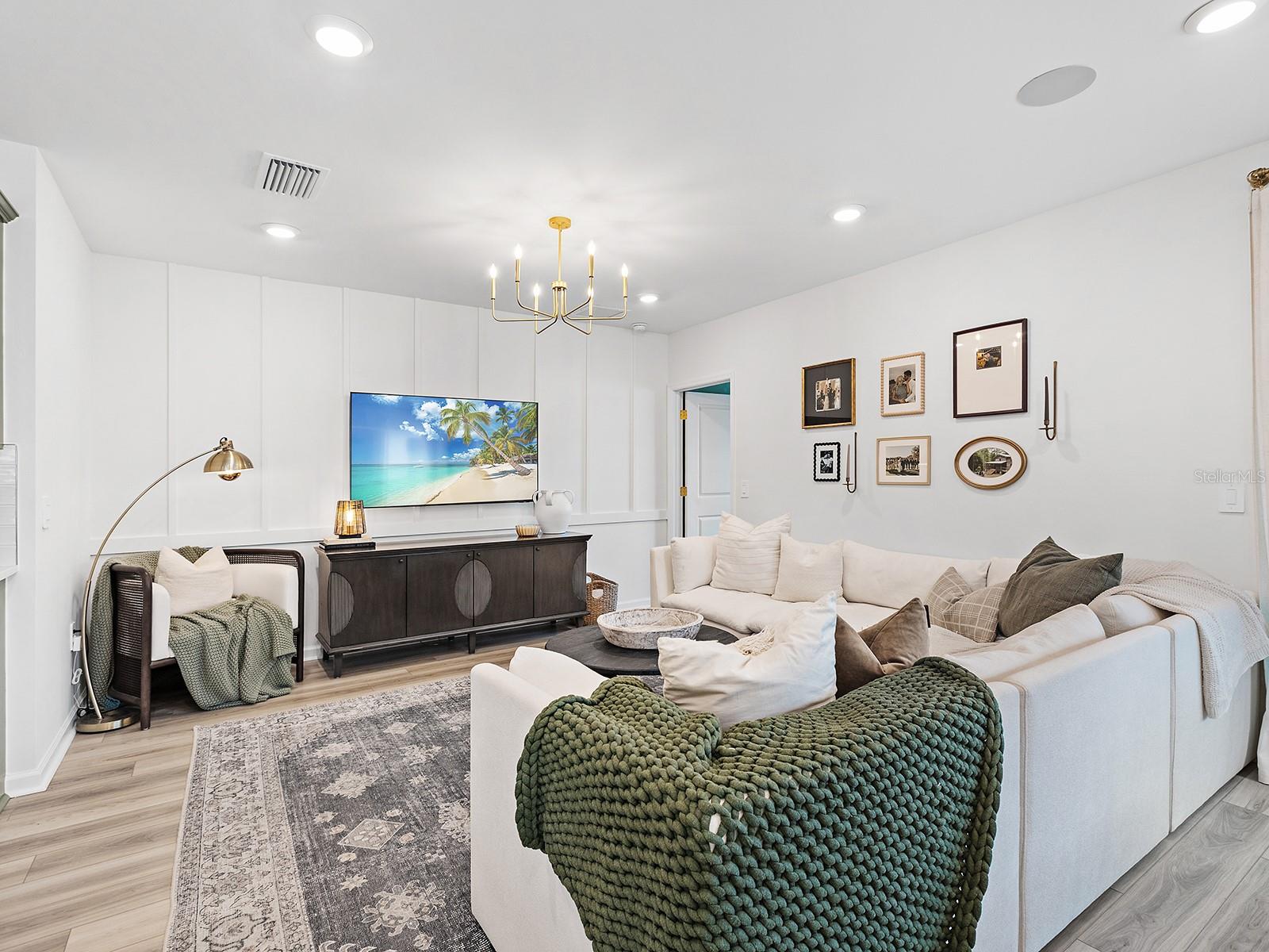 6524 SILVERSTAR DR