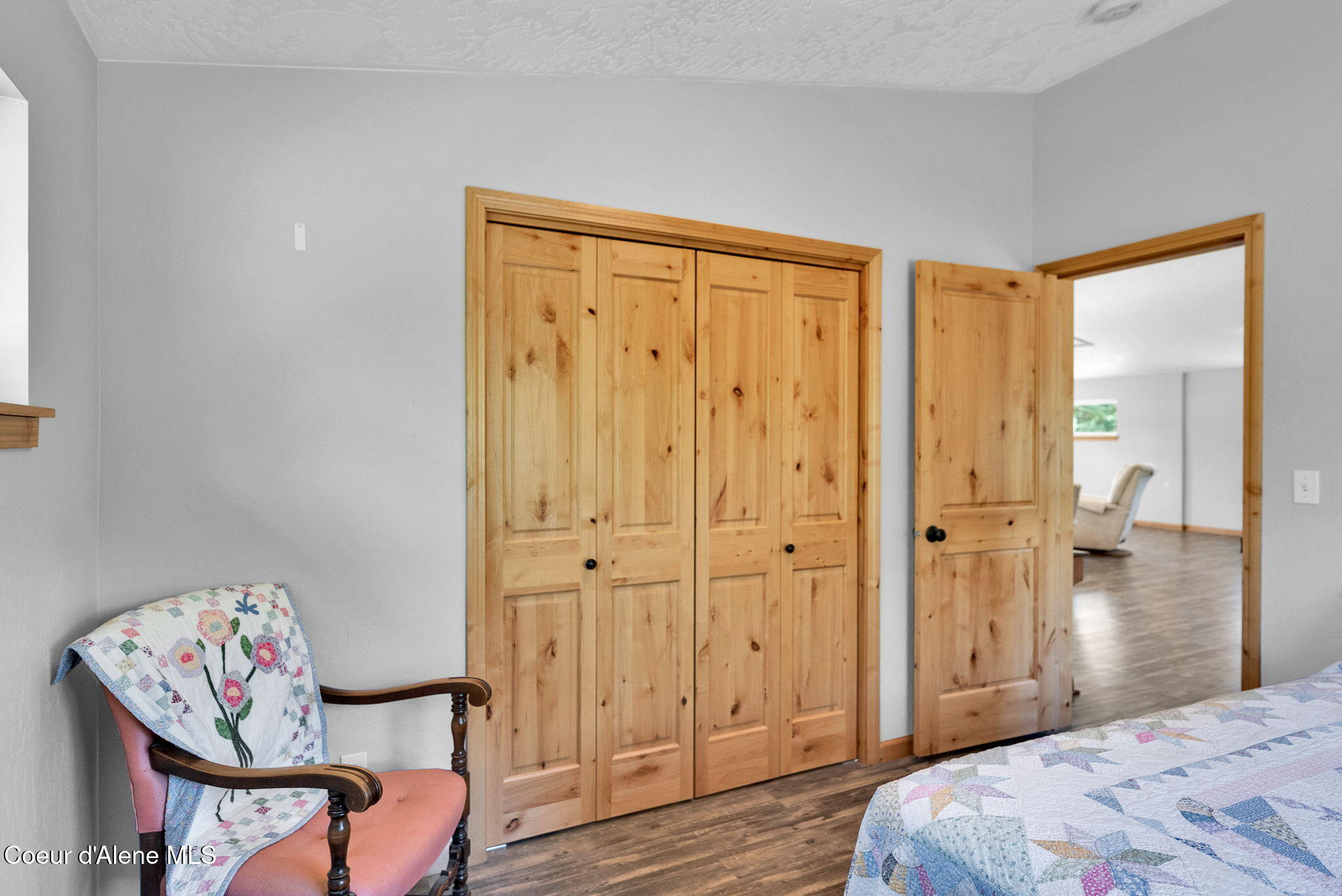 386 Ursa LN
