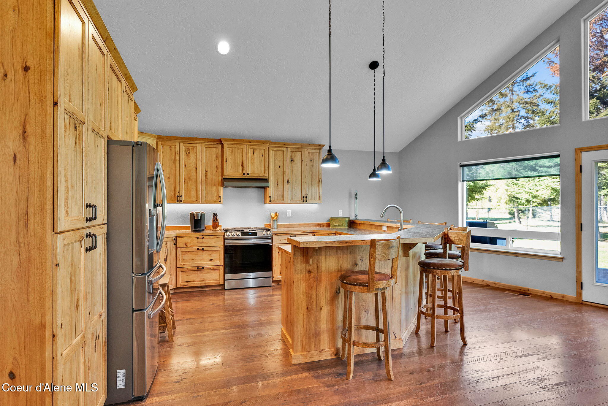 386 Ursa LN