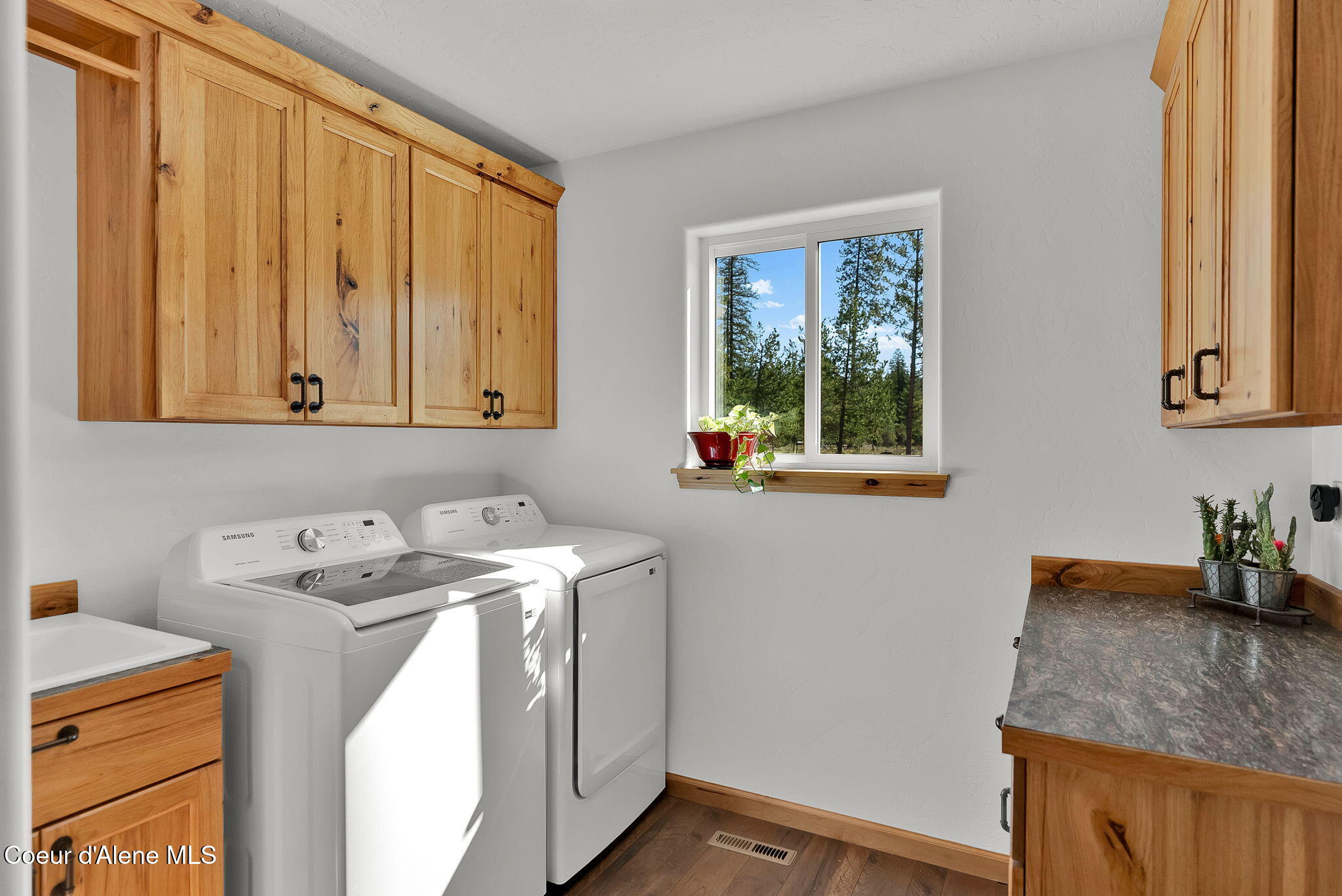 386 Ursa LN