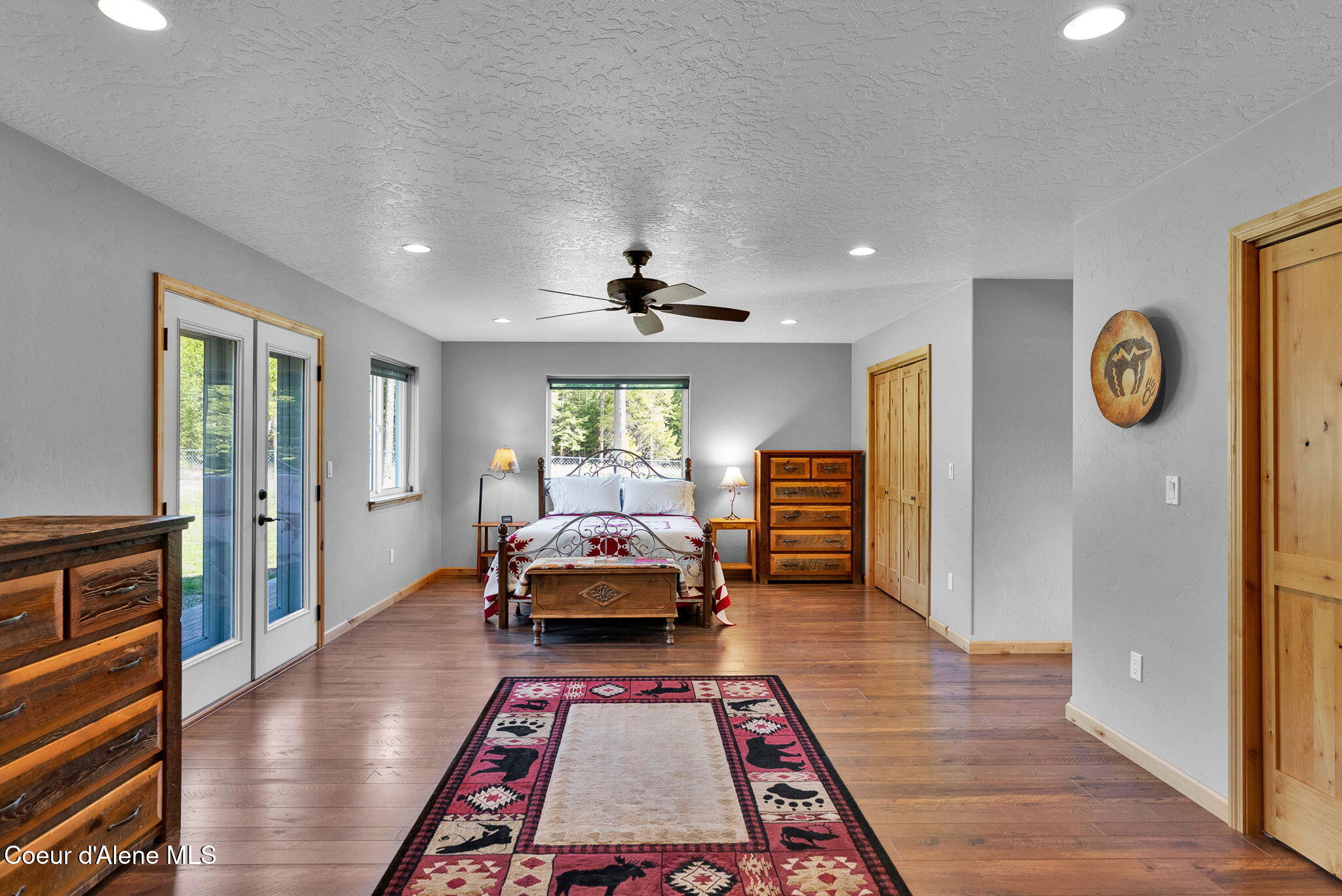 386 Ursa LN