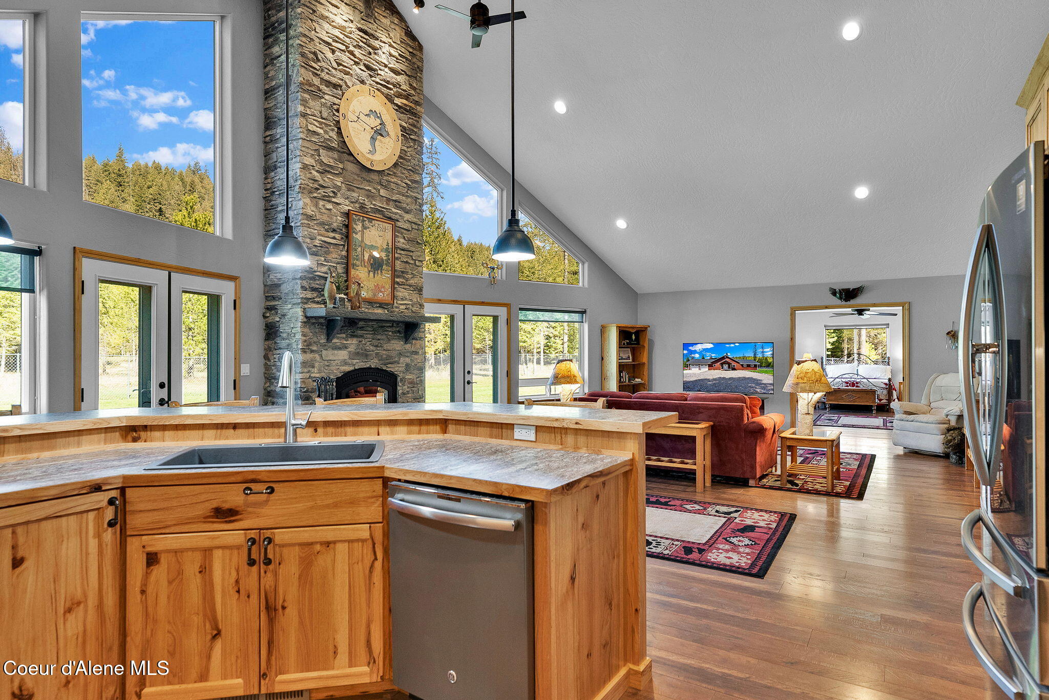 386 Ursa LN