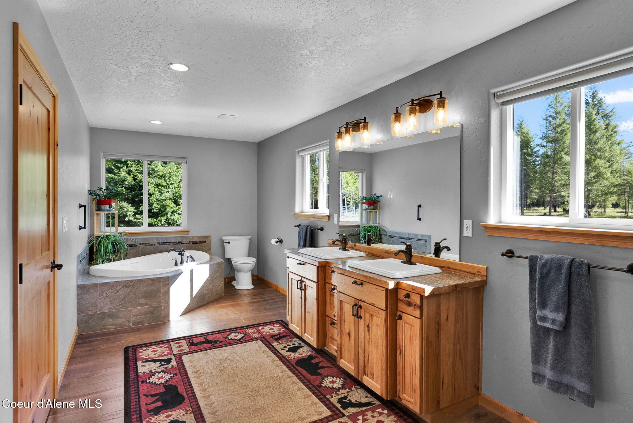 386 Ursa LN
