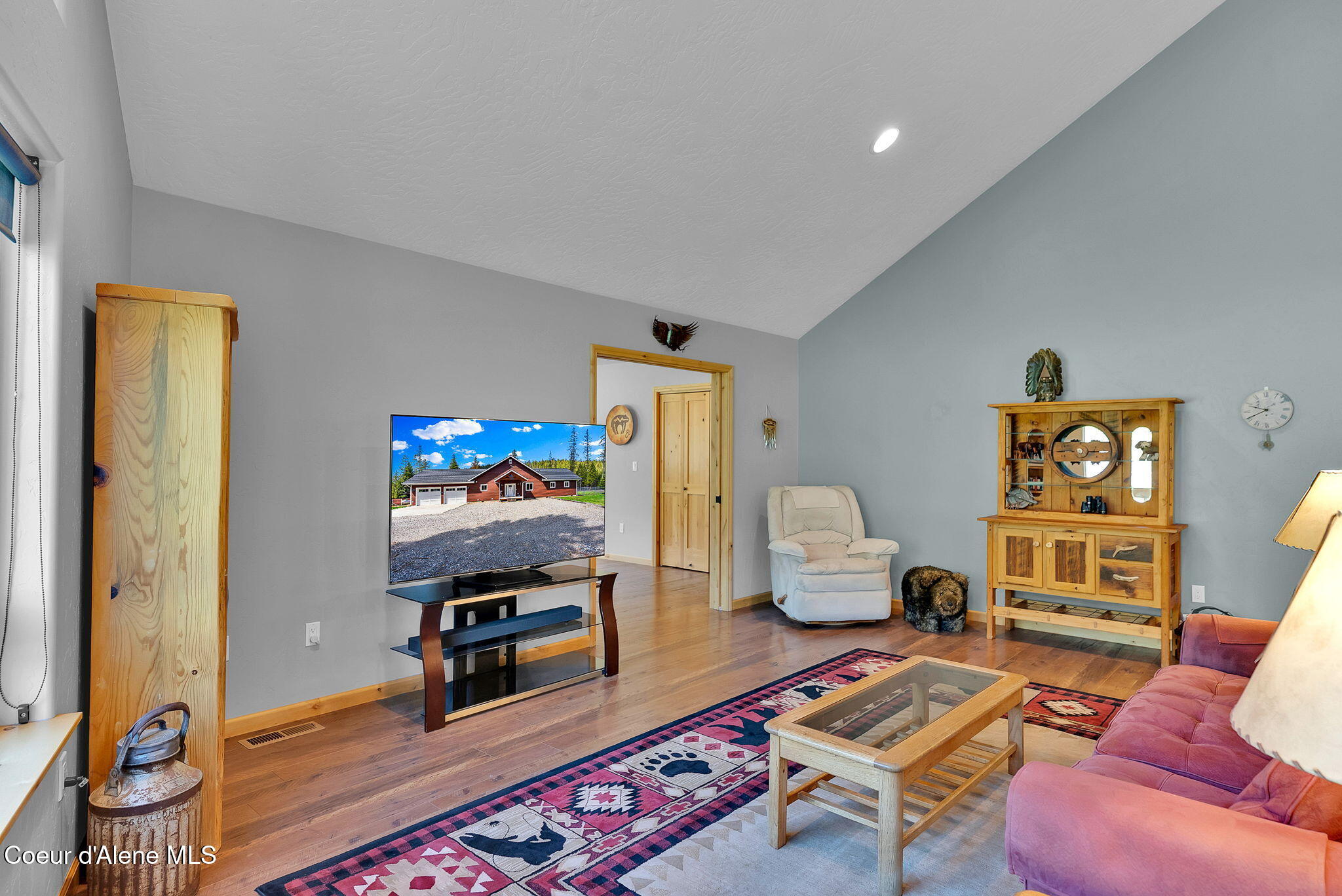 386 Ursa LN