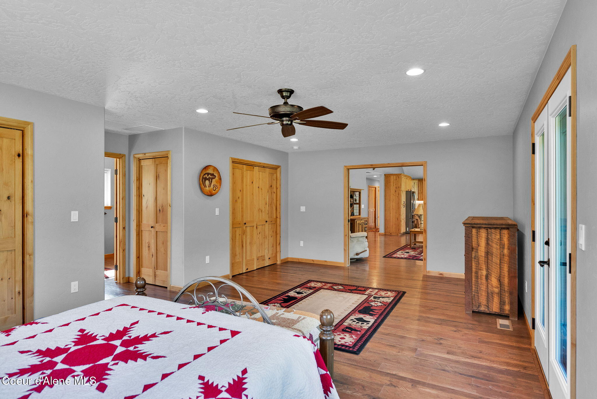 386 Ursa LN