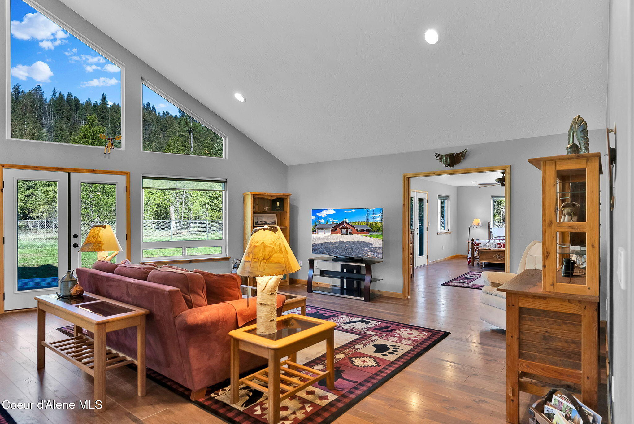 386 Ursa LN