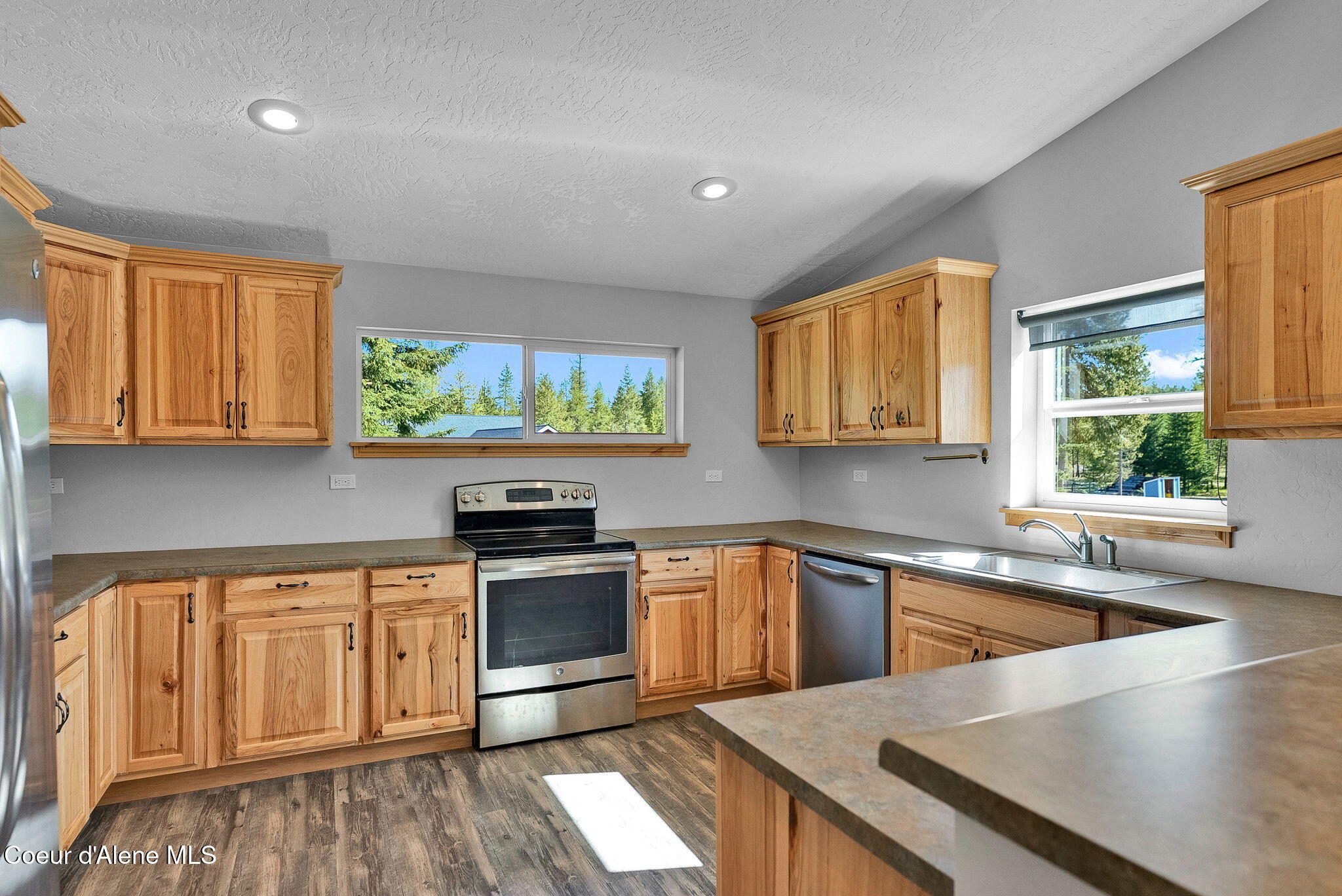 386 Ursa LN