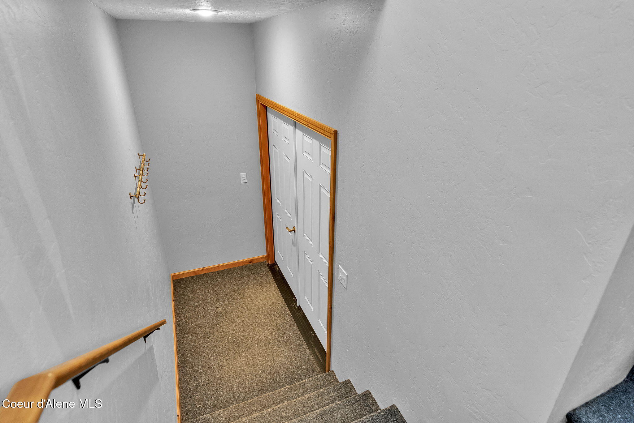 386 Ursa LN