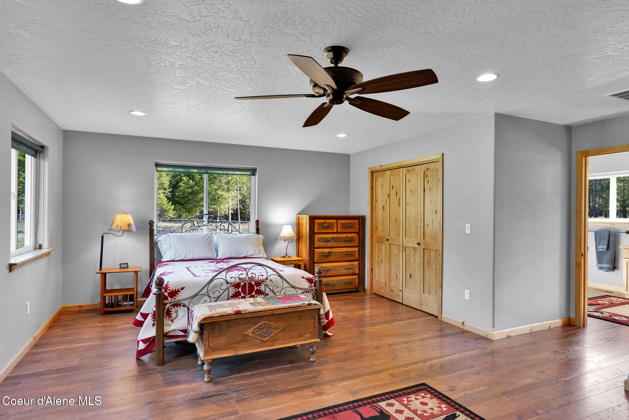 386 Ursa LN