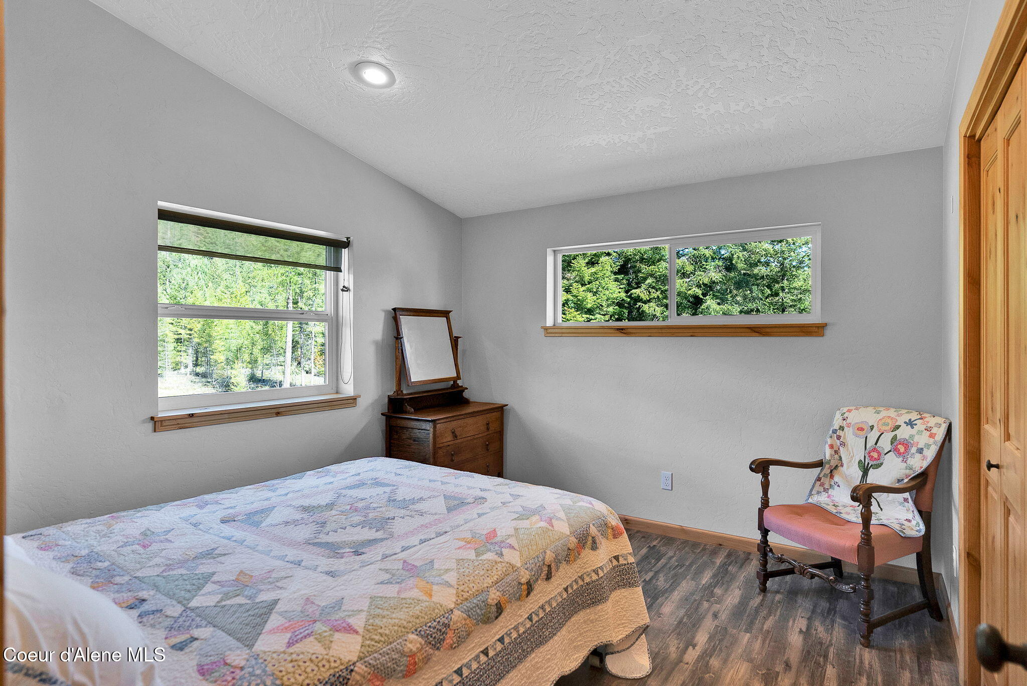 386 Ursa LN
