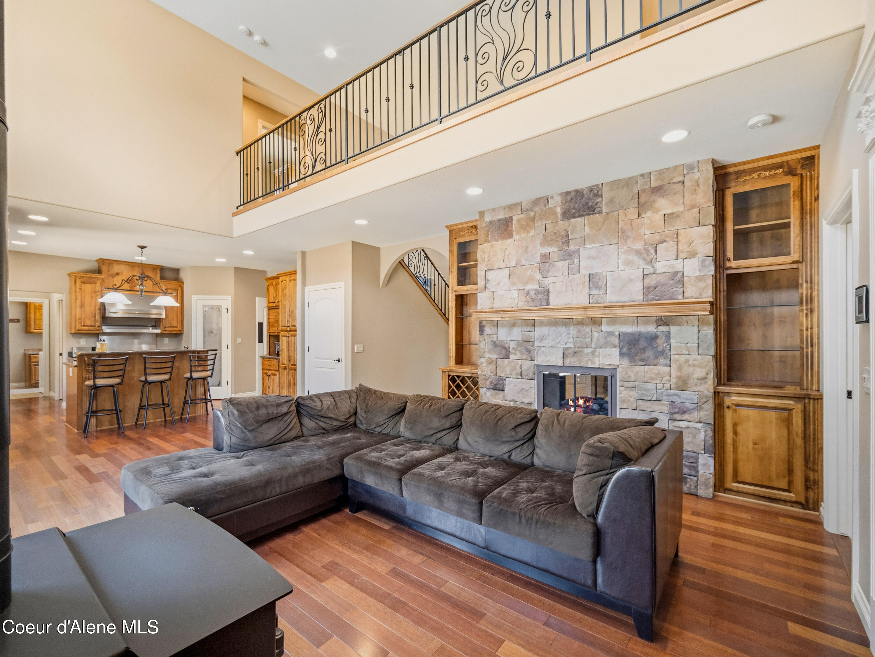 4231 E Burchell DR