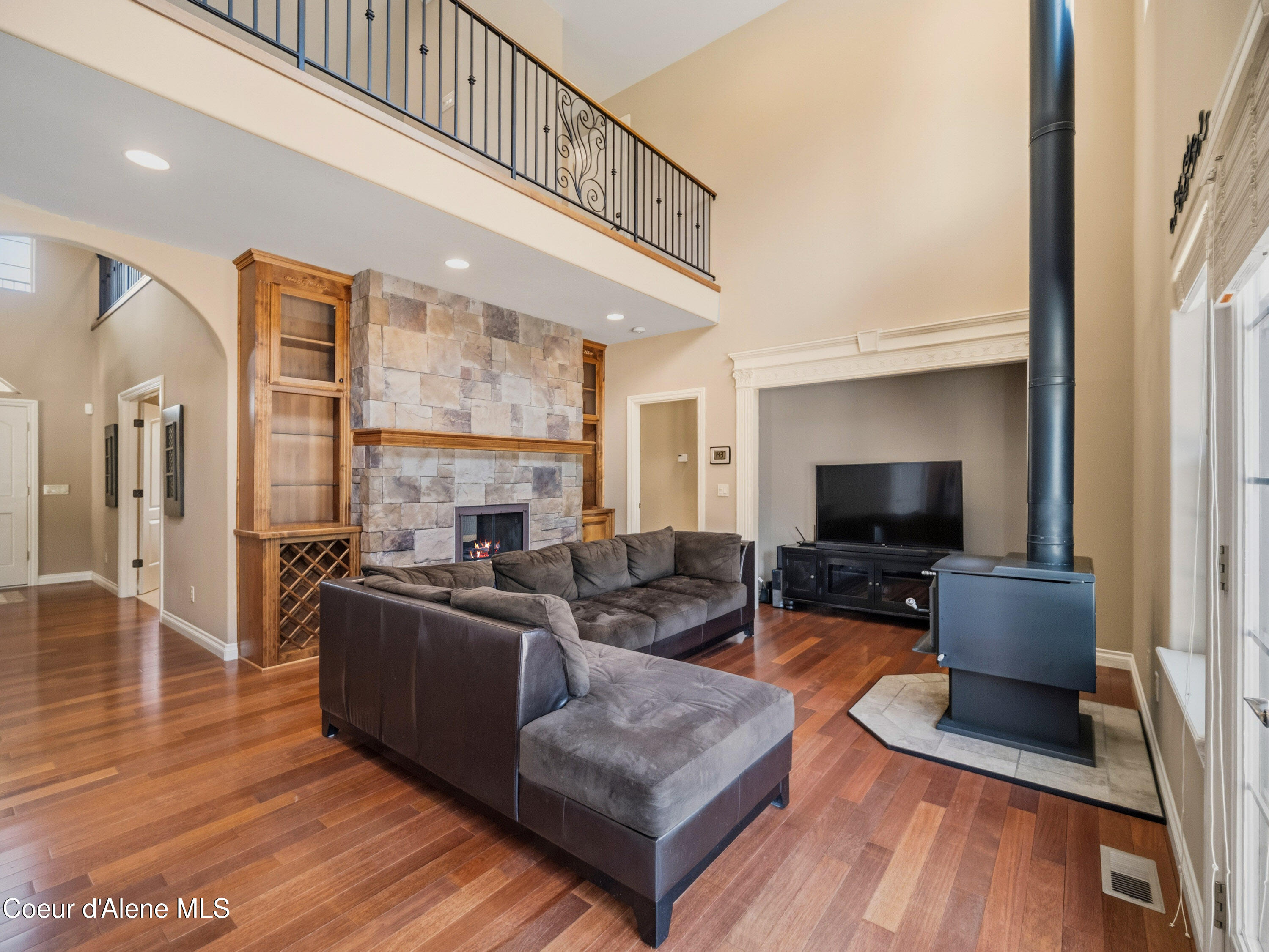 4231 E Burchell DR