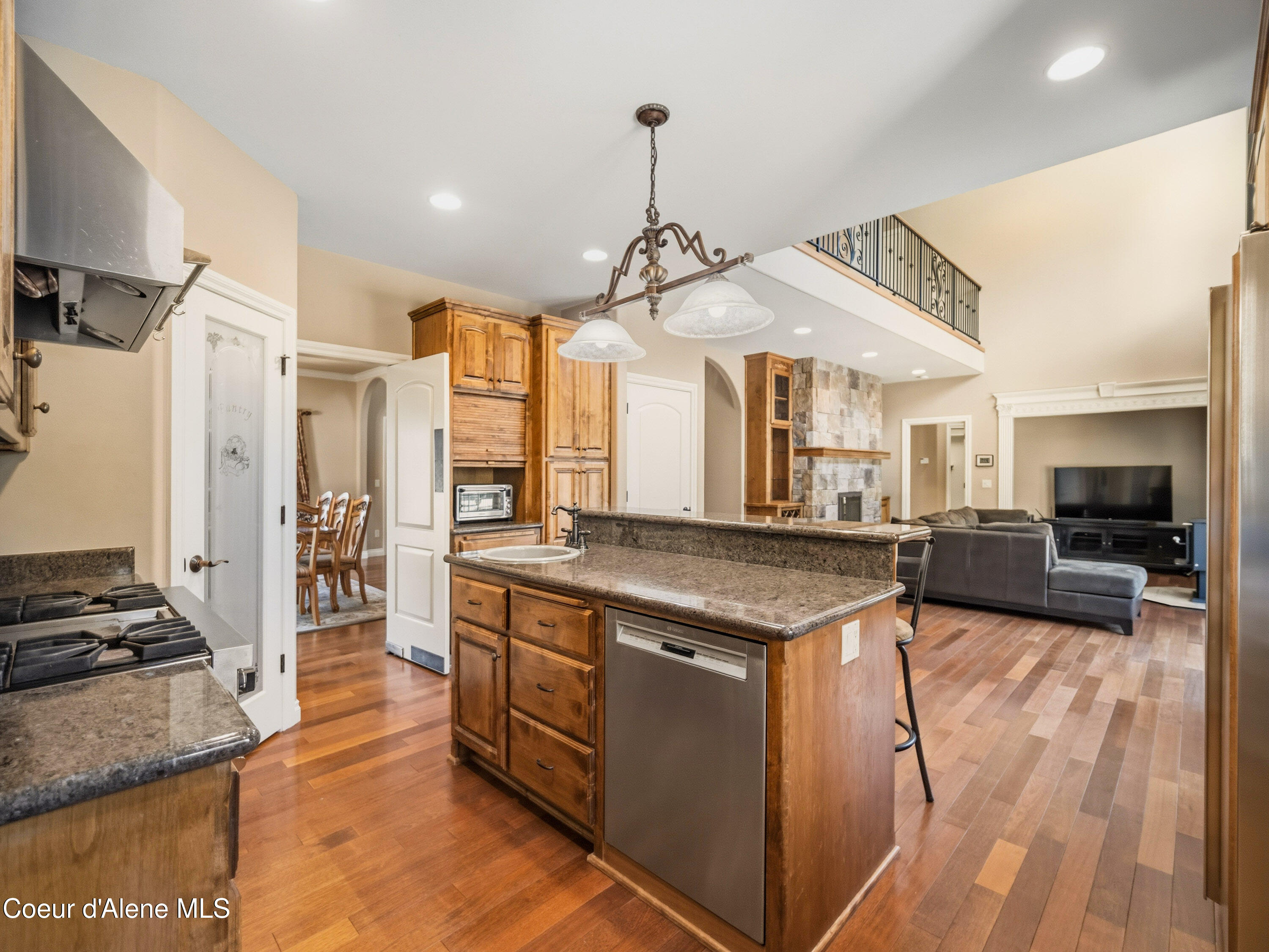 4231 E Burchell DR