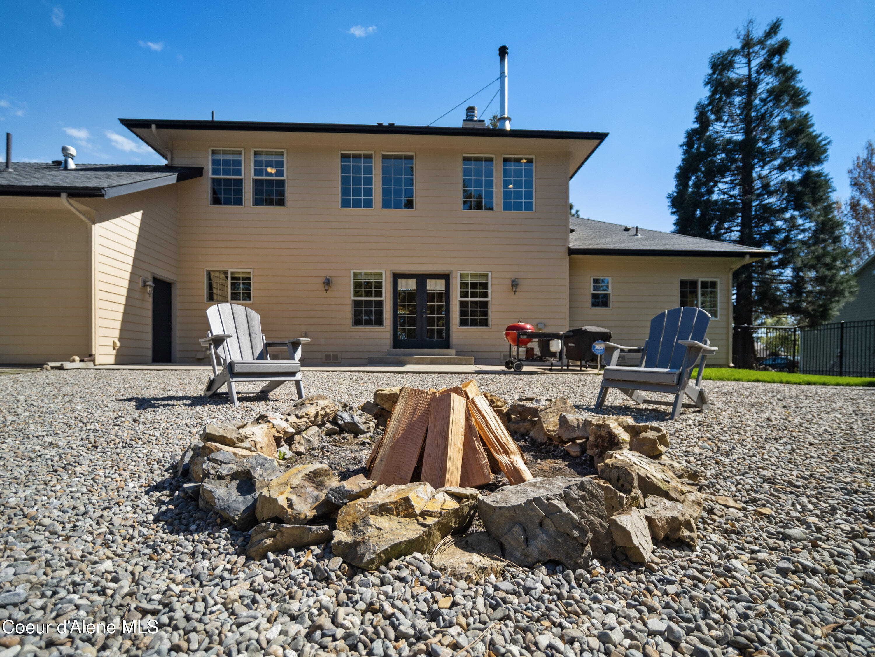 4231 E Burchell DR