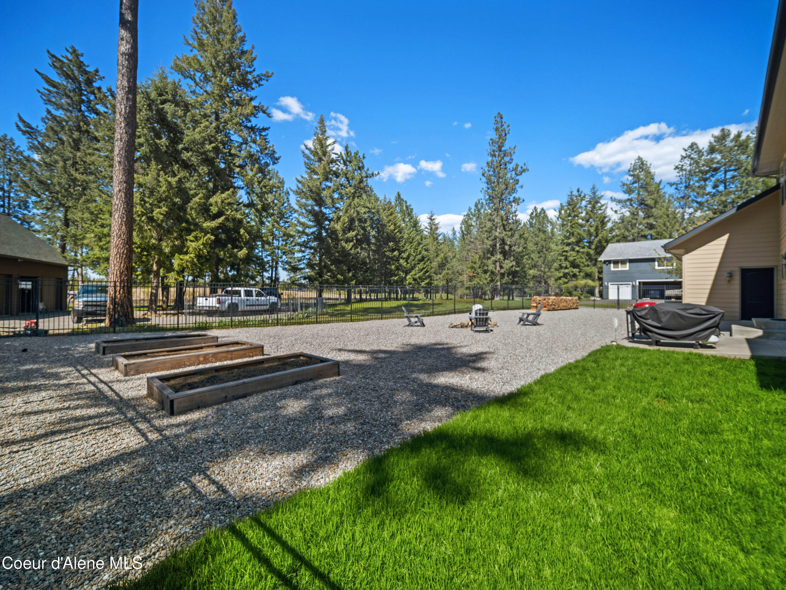 4231 E Burchell DR