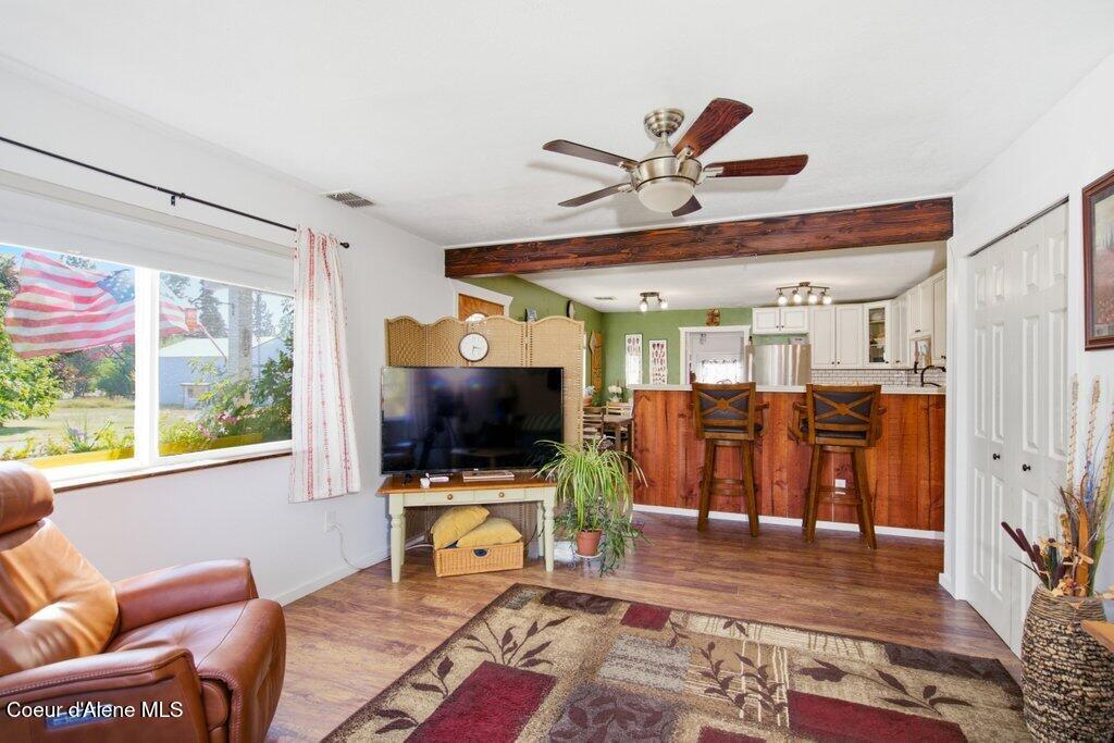 369 Glidden Ave