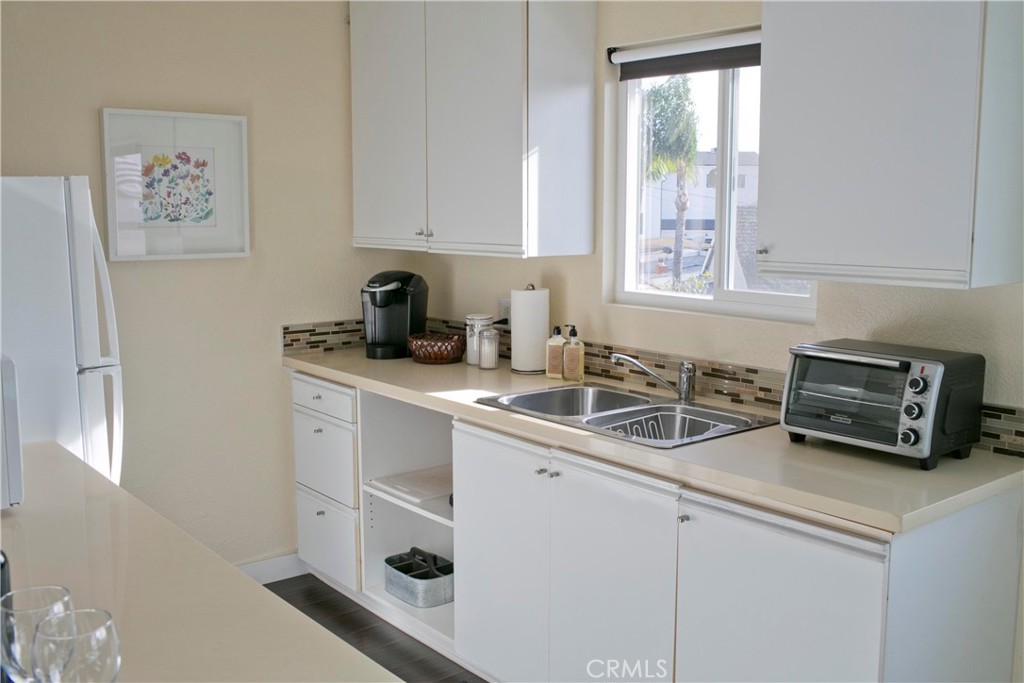 423 1/2 Westminster Avenue B