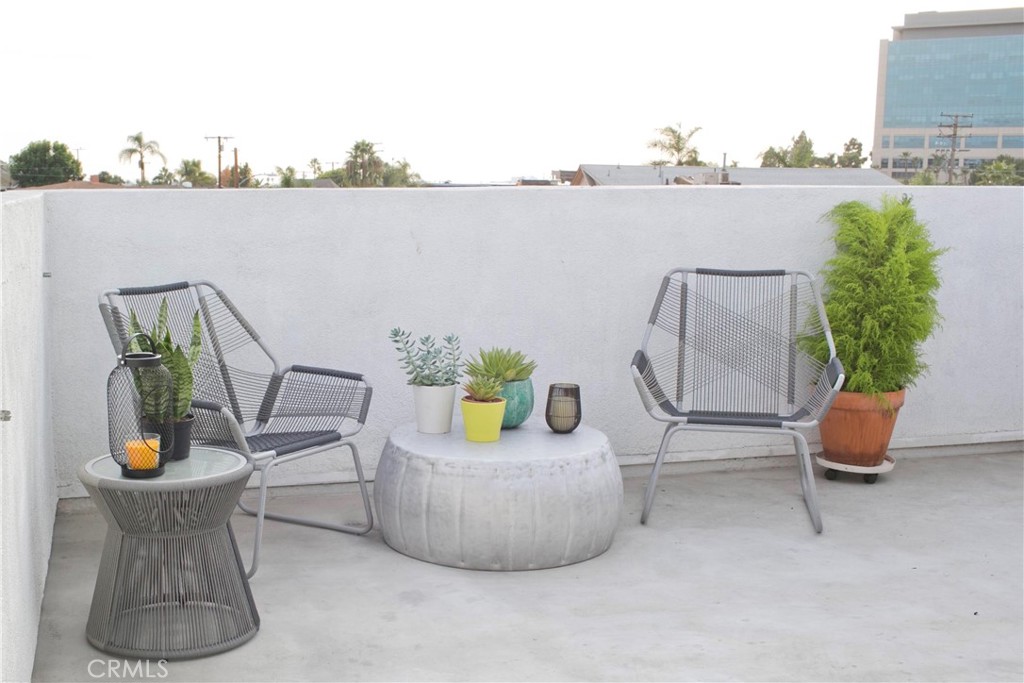 423 1/2 Westminster Avenue B